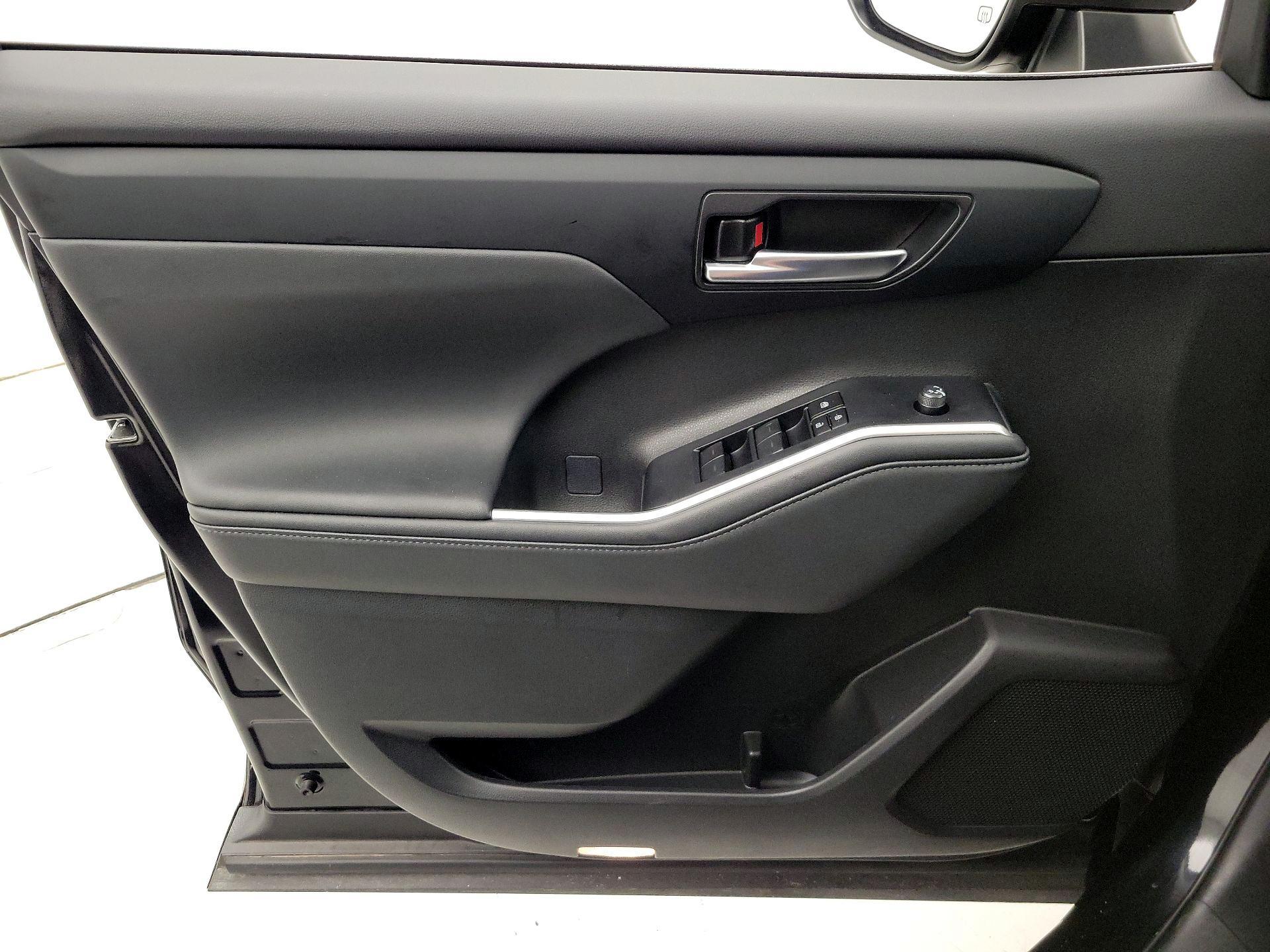 Thumbnail: 2024 Toyota Highlander - 12