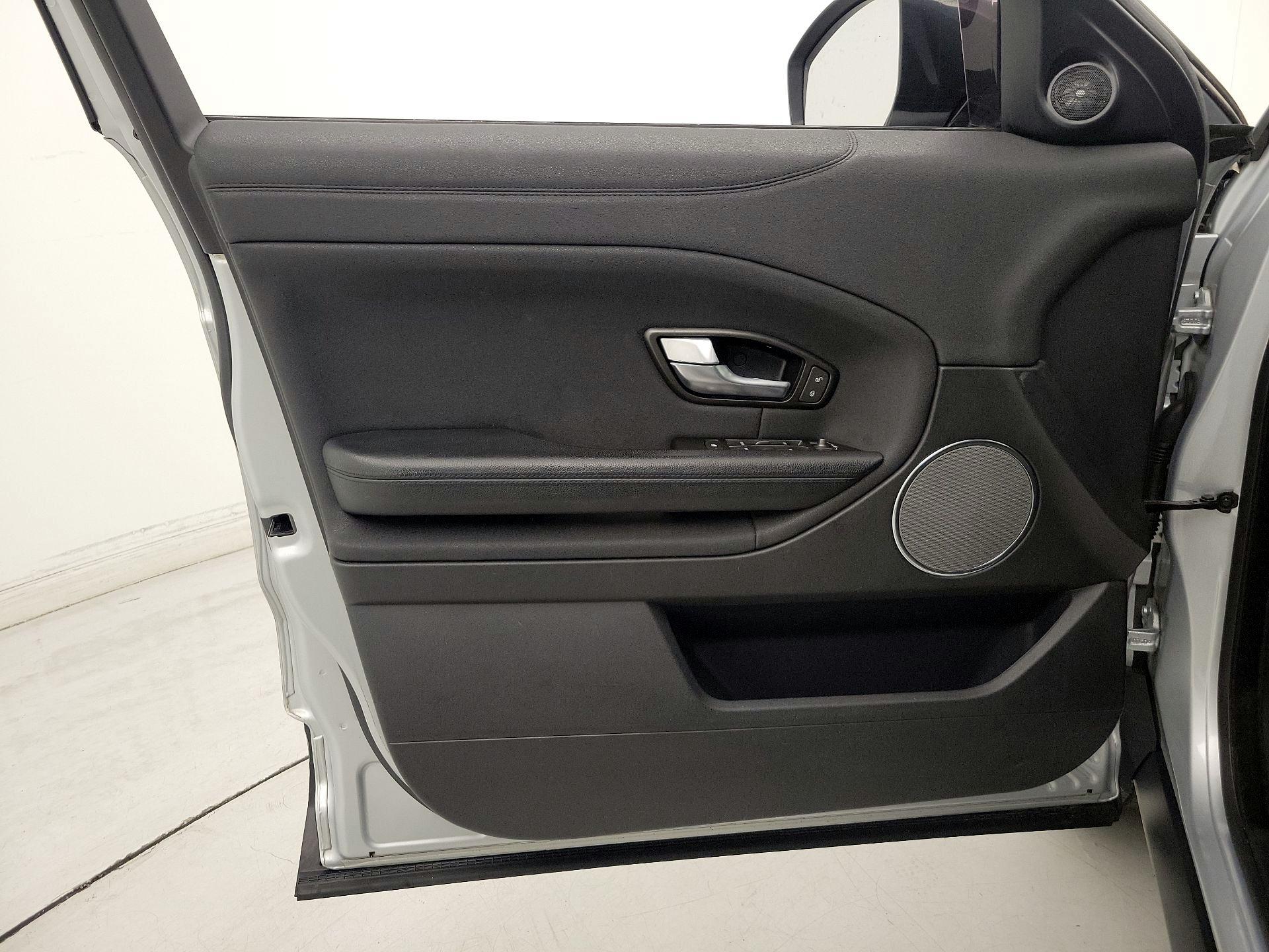 Thumbnail: 2019 Land Rover Range Rover Evoque - 12