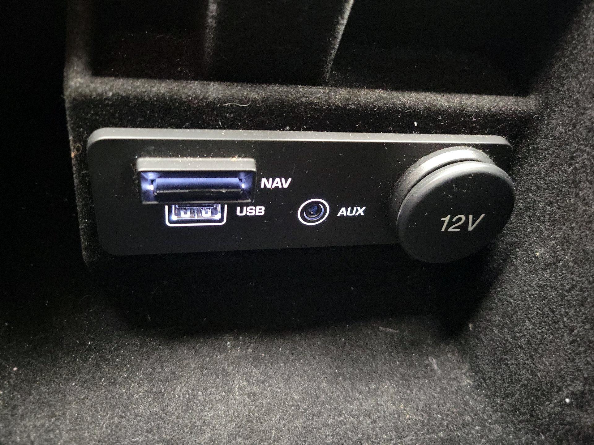 Thumbnail: 2019 Land Rover Range Rover Evoque - 18