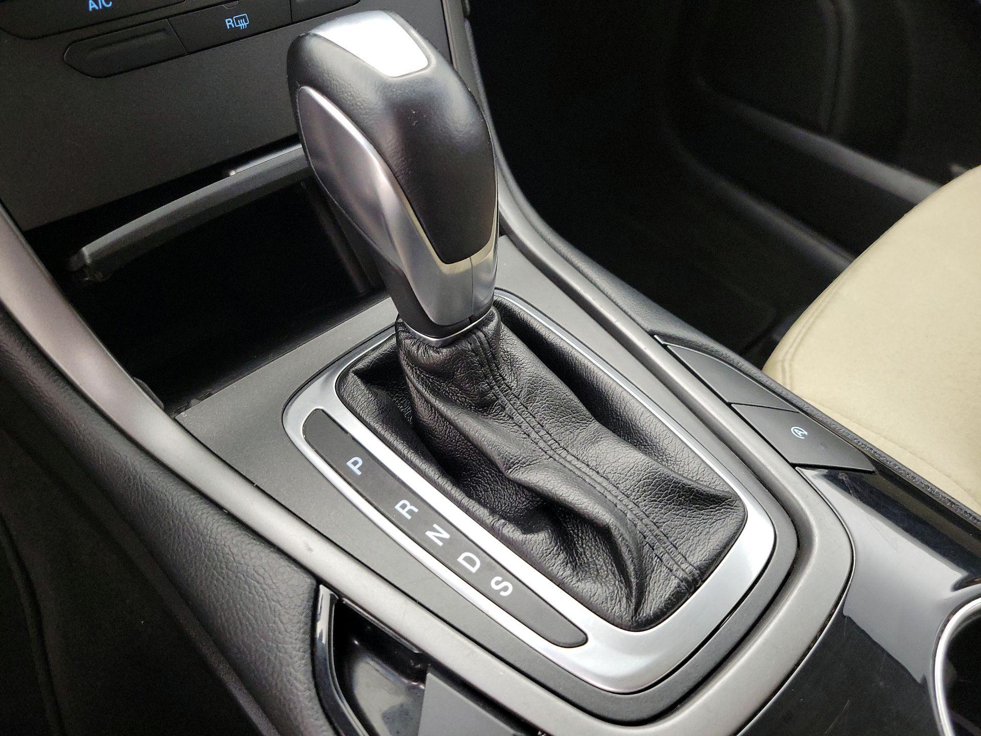 Thumbnail: 2017 Ford Edge - 17