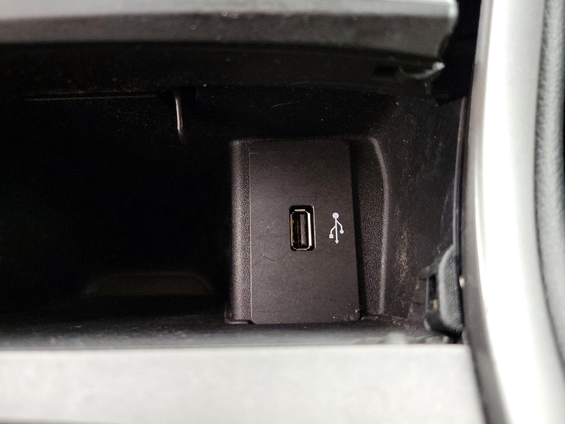 Thumbnail: 2017 Ford Edge - 18