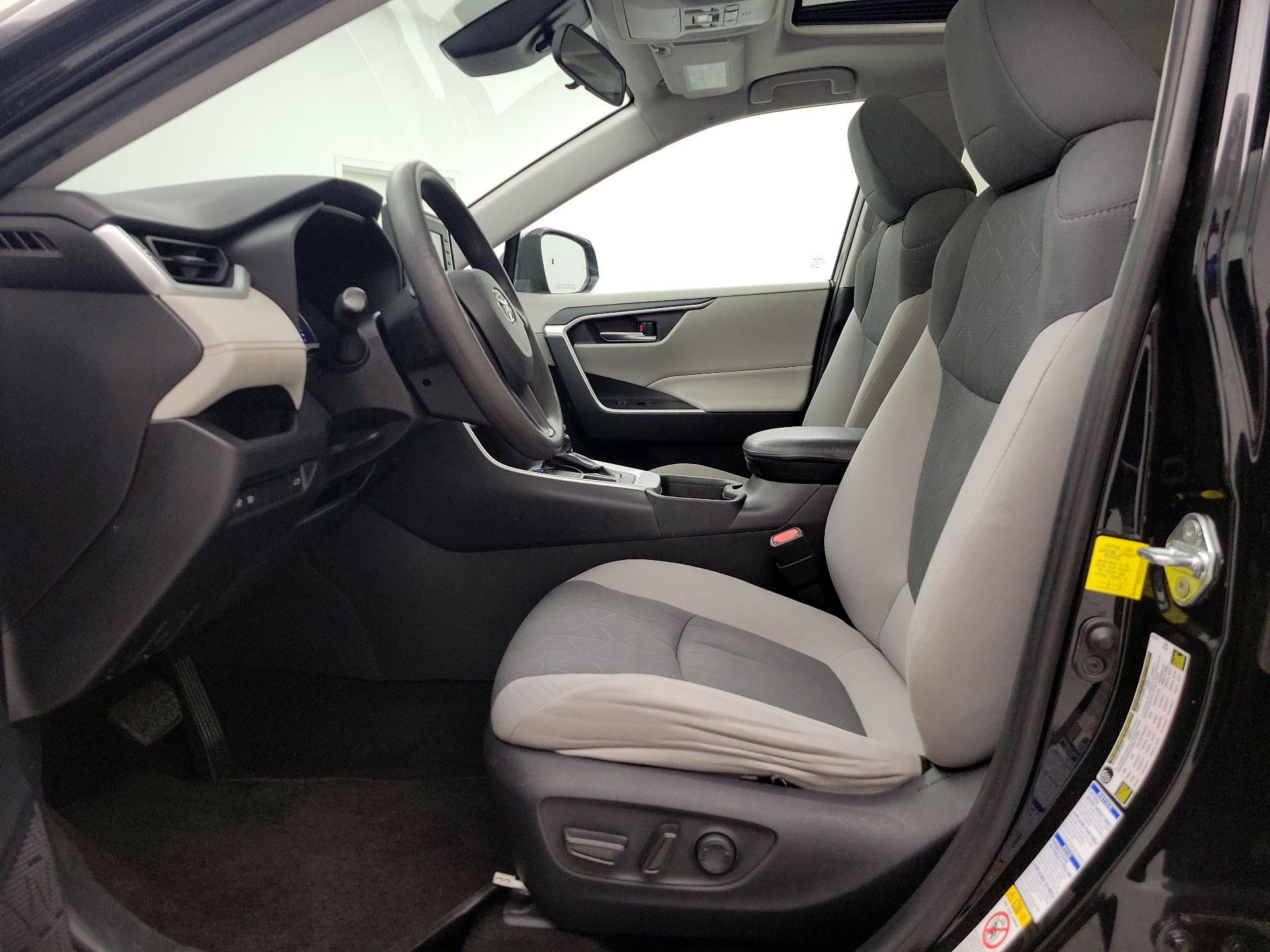 Thumbnail: 2019 Toyota RAV4 - 11