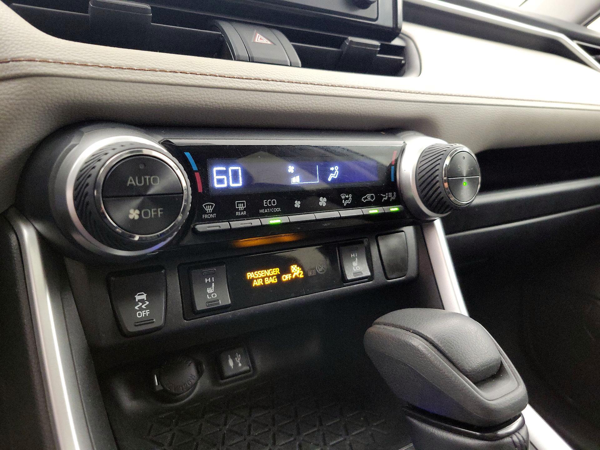 Thumbnail: 2019 Toyota RAV4 - 16