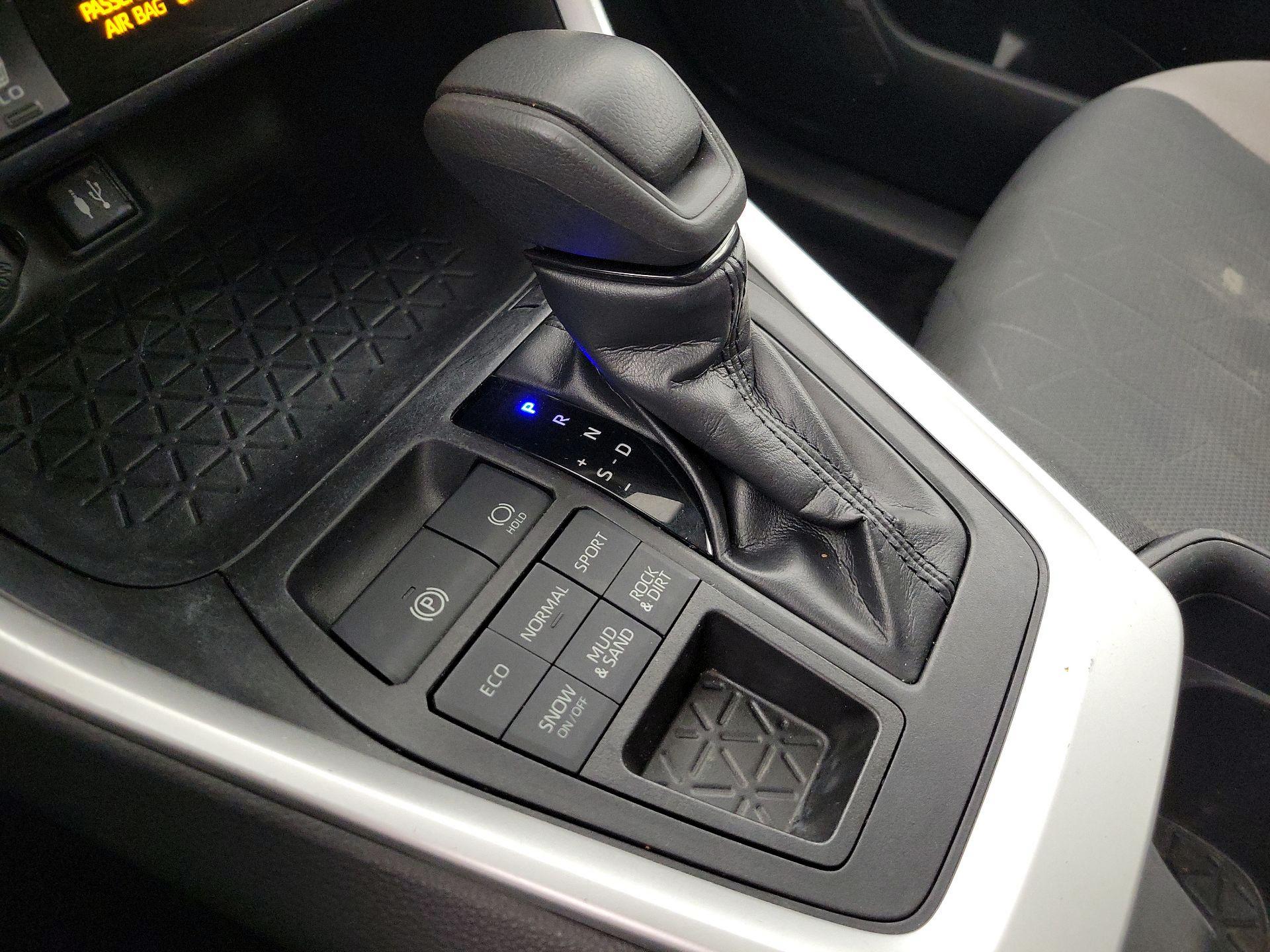 Thumbnail: 2019 Toyota RAV4 - 17