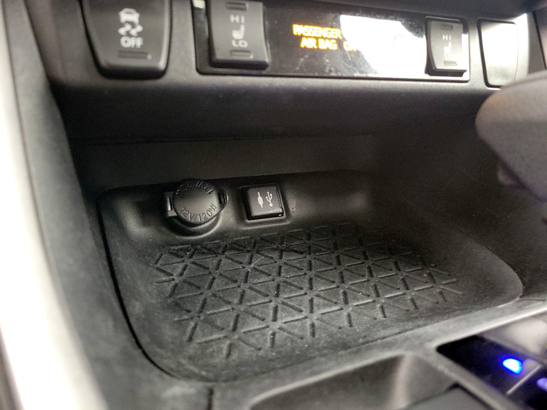 Thumbnail: 2019 Toyota RAV4 - 18