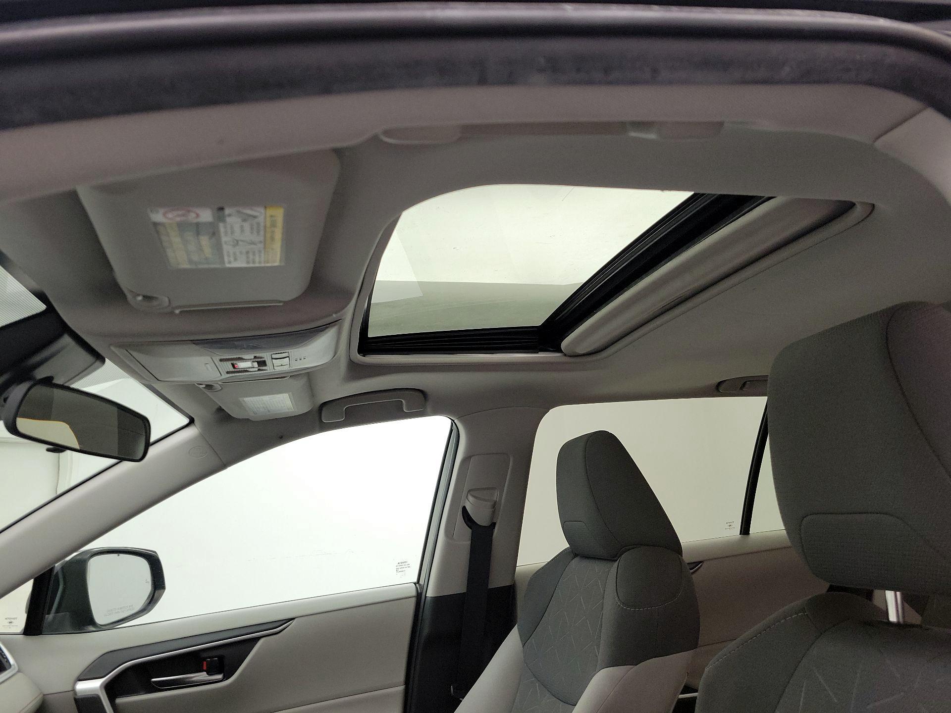 Thumbnail: 2019 Toyota RAV4 - 19