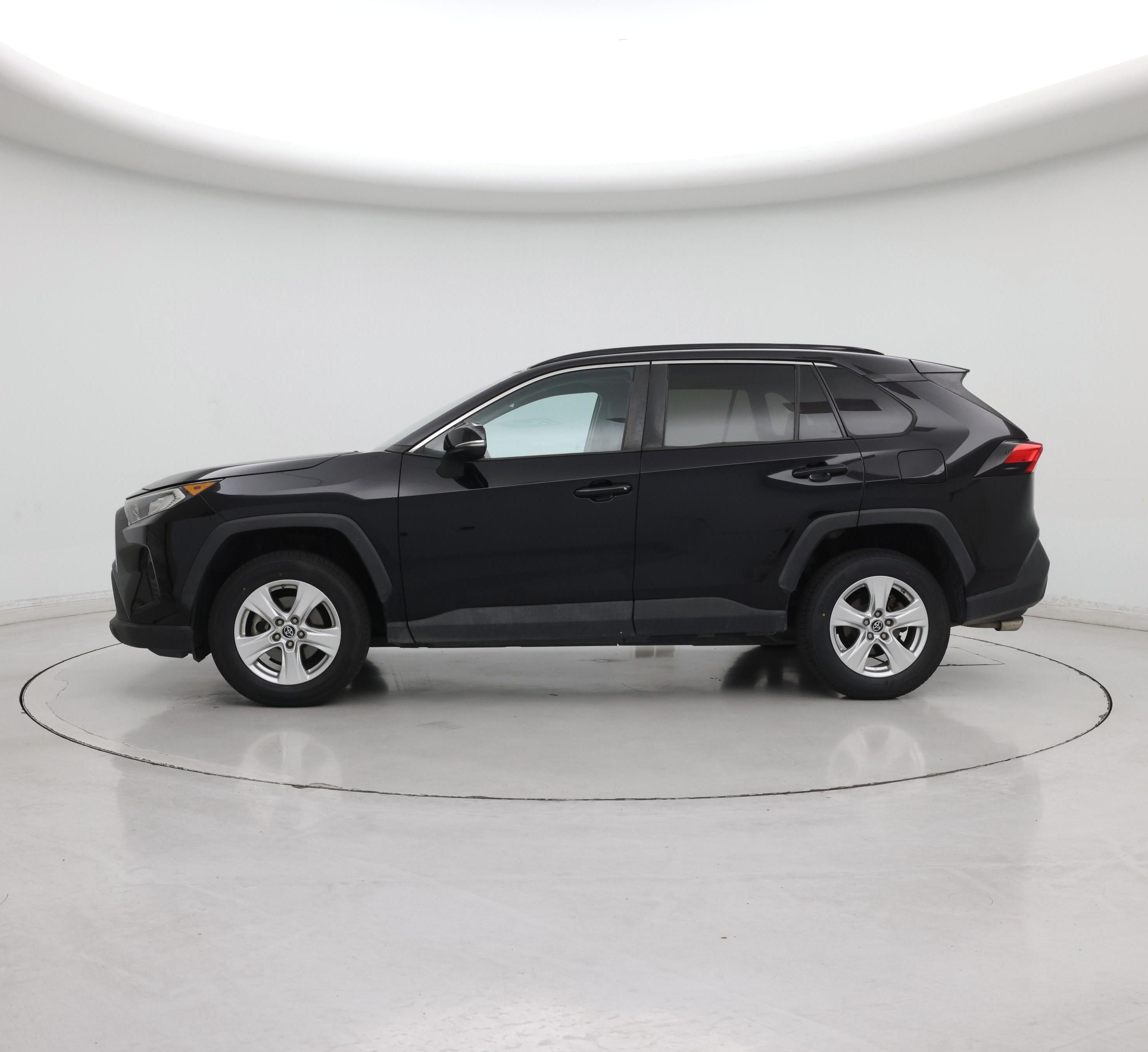 Thumbnail: 2019 Toyota RAV4 - 3