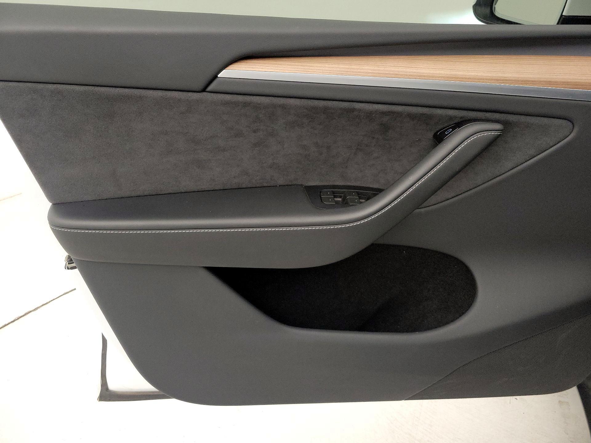 Thumbnail: 2023 Tesla Model Y - 12