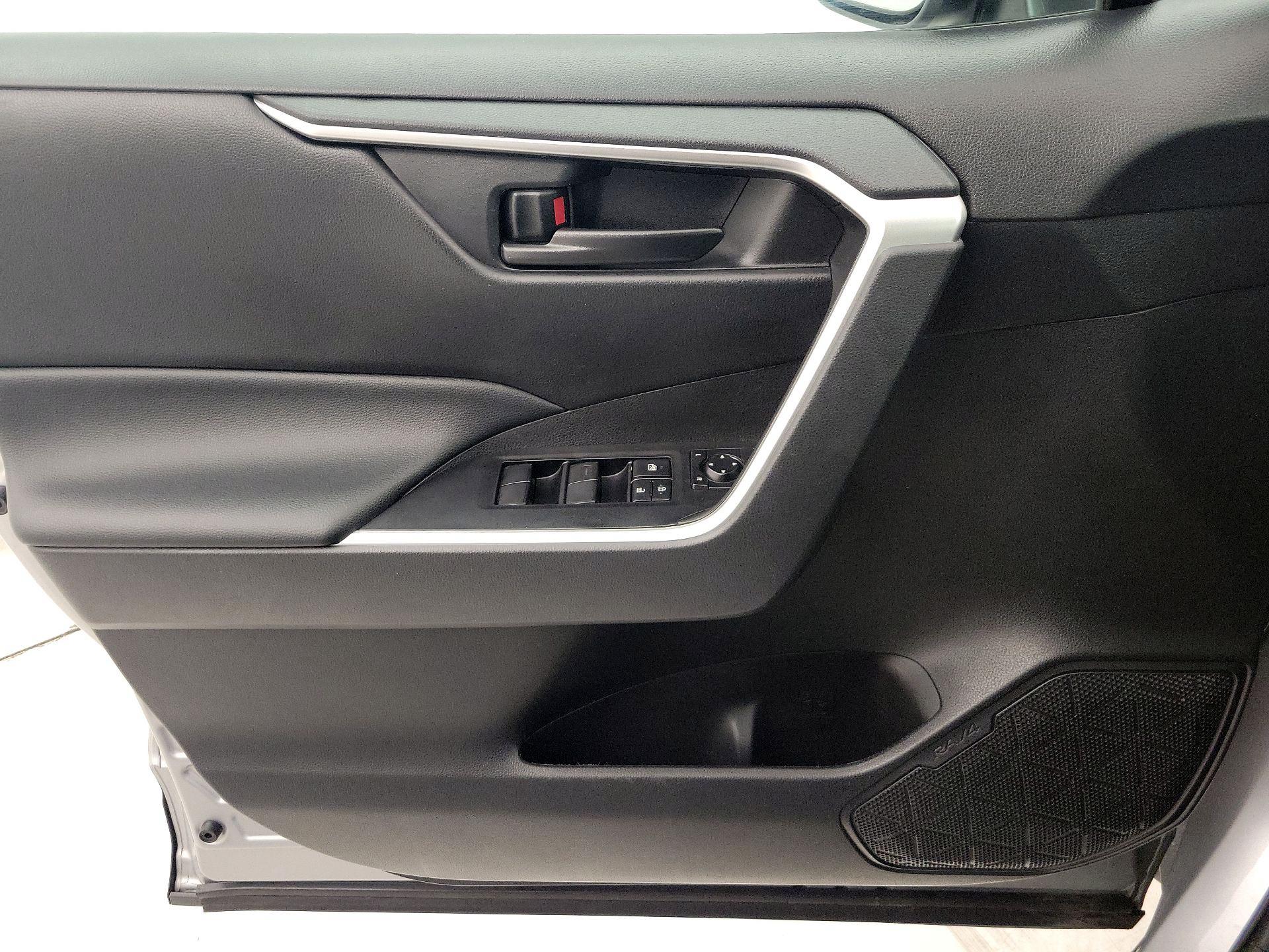 Thumbnail: 2022 Toyota RAV4 - 12