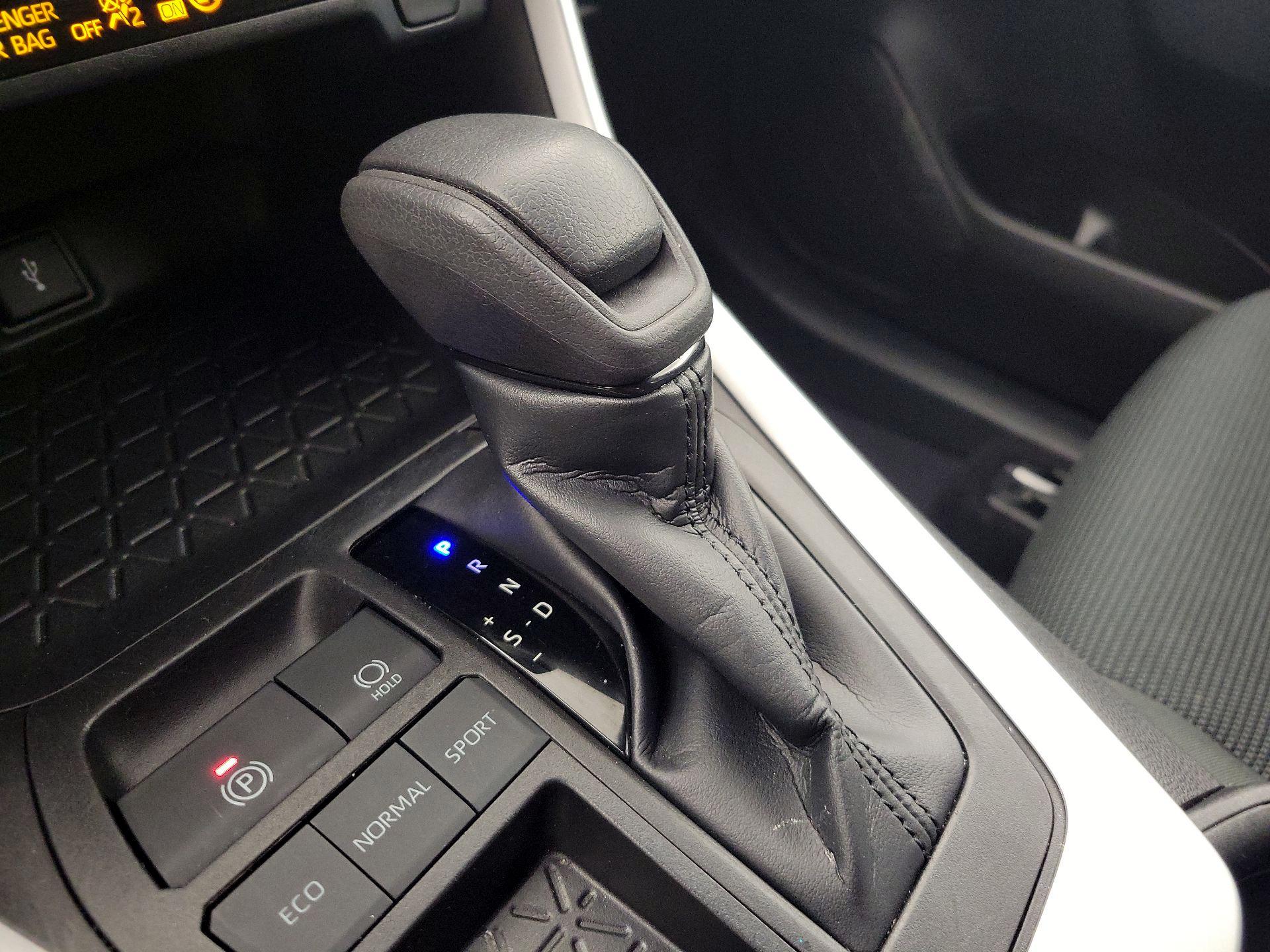 Thumbnail: 2022 Toyota RAV4 - 17