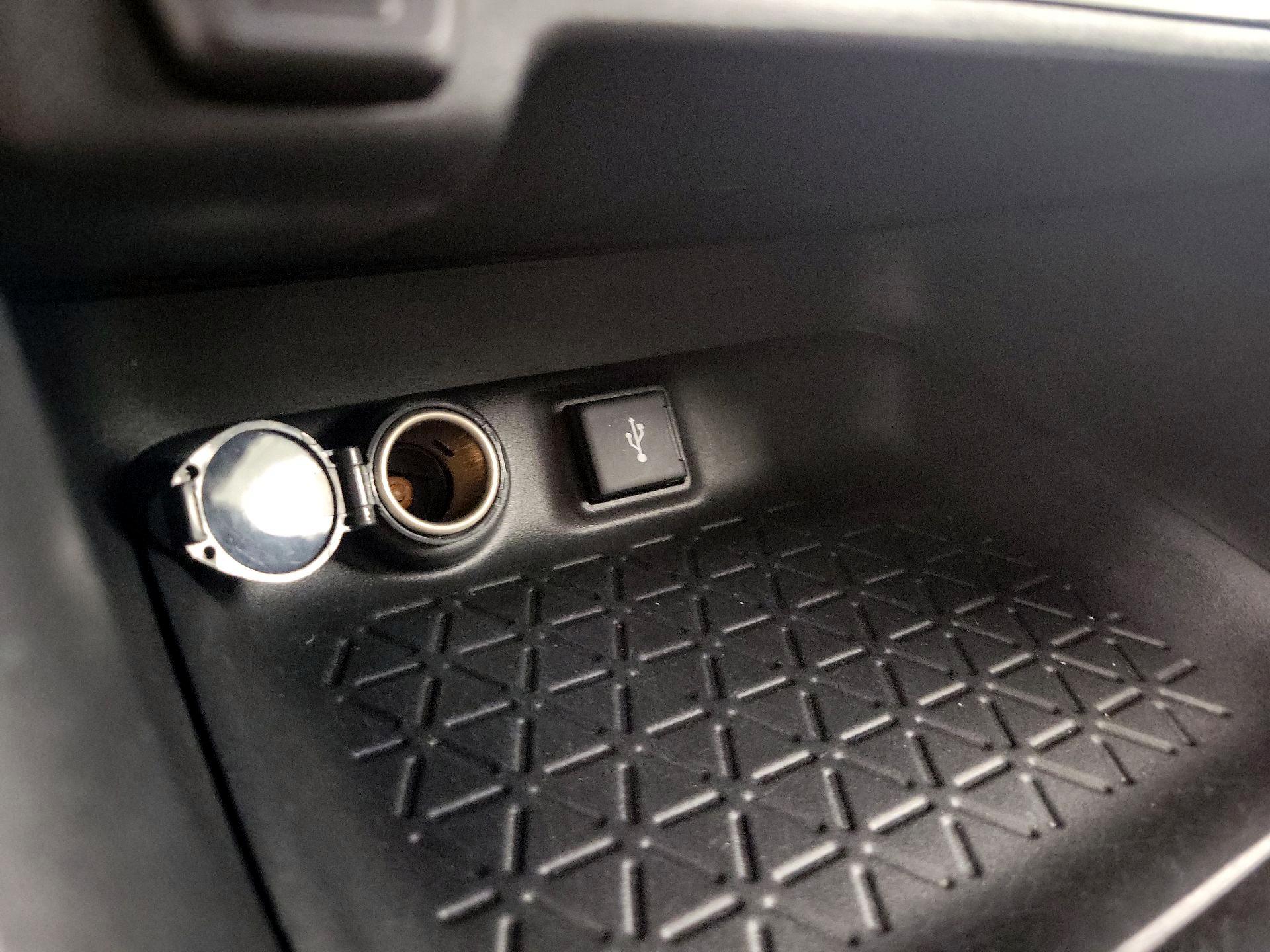 Thumbnail: 2022 Toyota RAV4 - 18