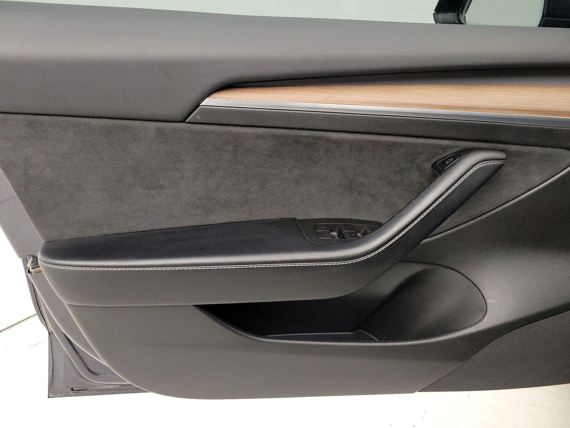 Thumbnail: 2021 Tesla Model 3 - 12