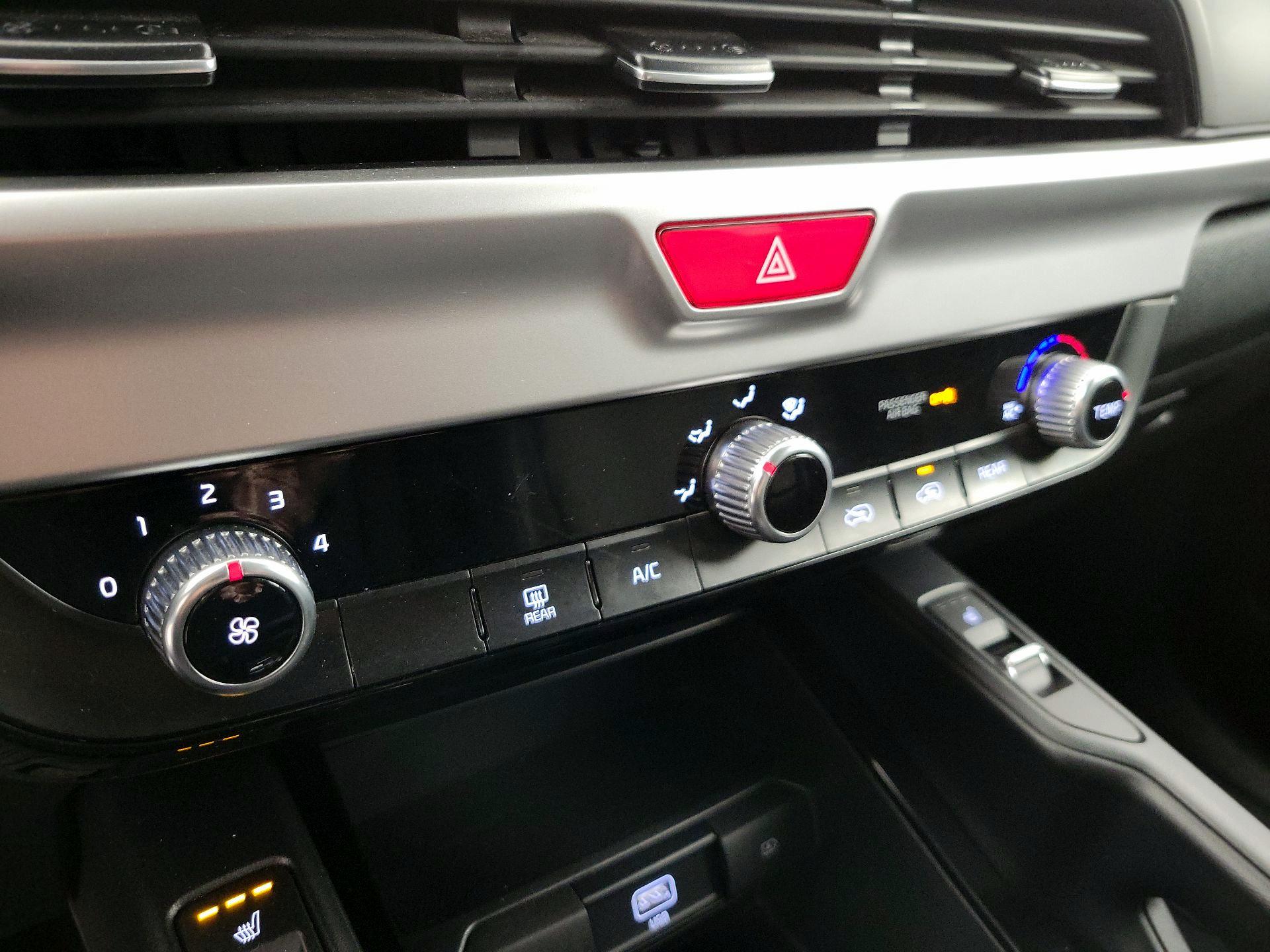 Thumbnail: 2021 Kia Telluride - 16