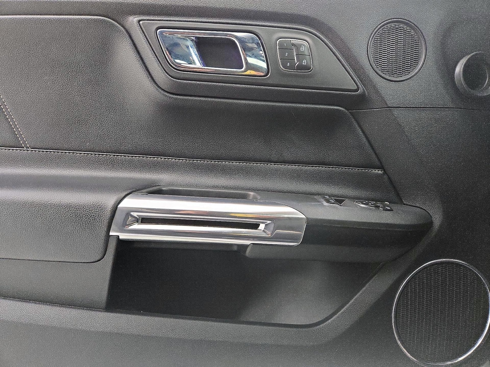 2017 Ford Mustang GT Premium - Photo 13