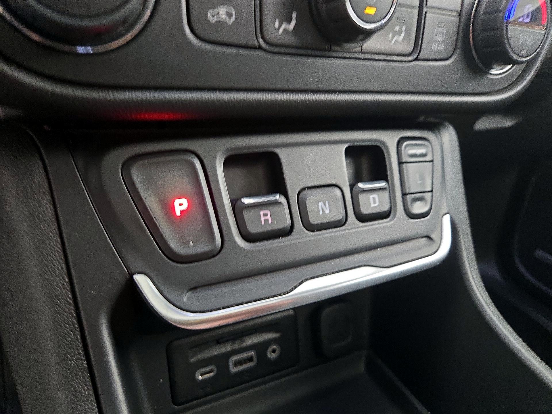 Thumbnail: 2020 GMC Terrain - 18