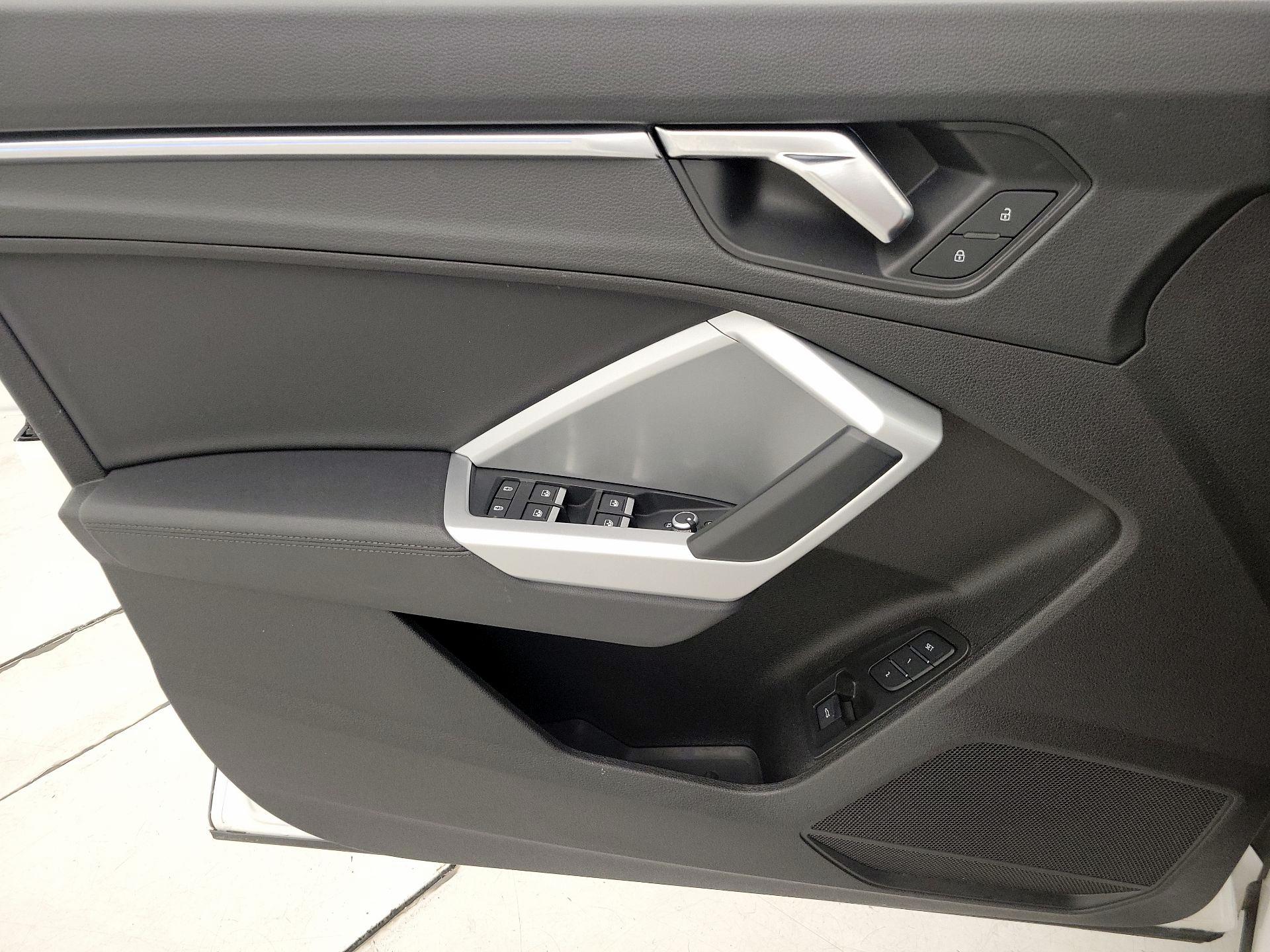 Thumbnail: 2022 Audi Q3 - 12