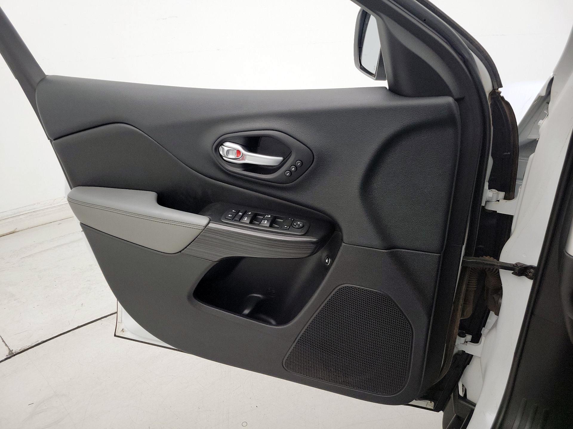 Thumbnail: 2014 Jeep Cherokee - 12