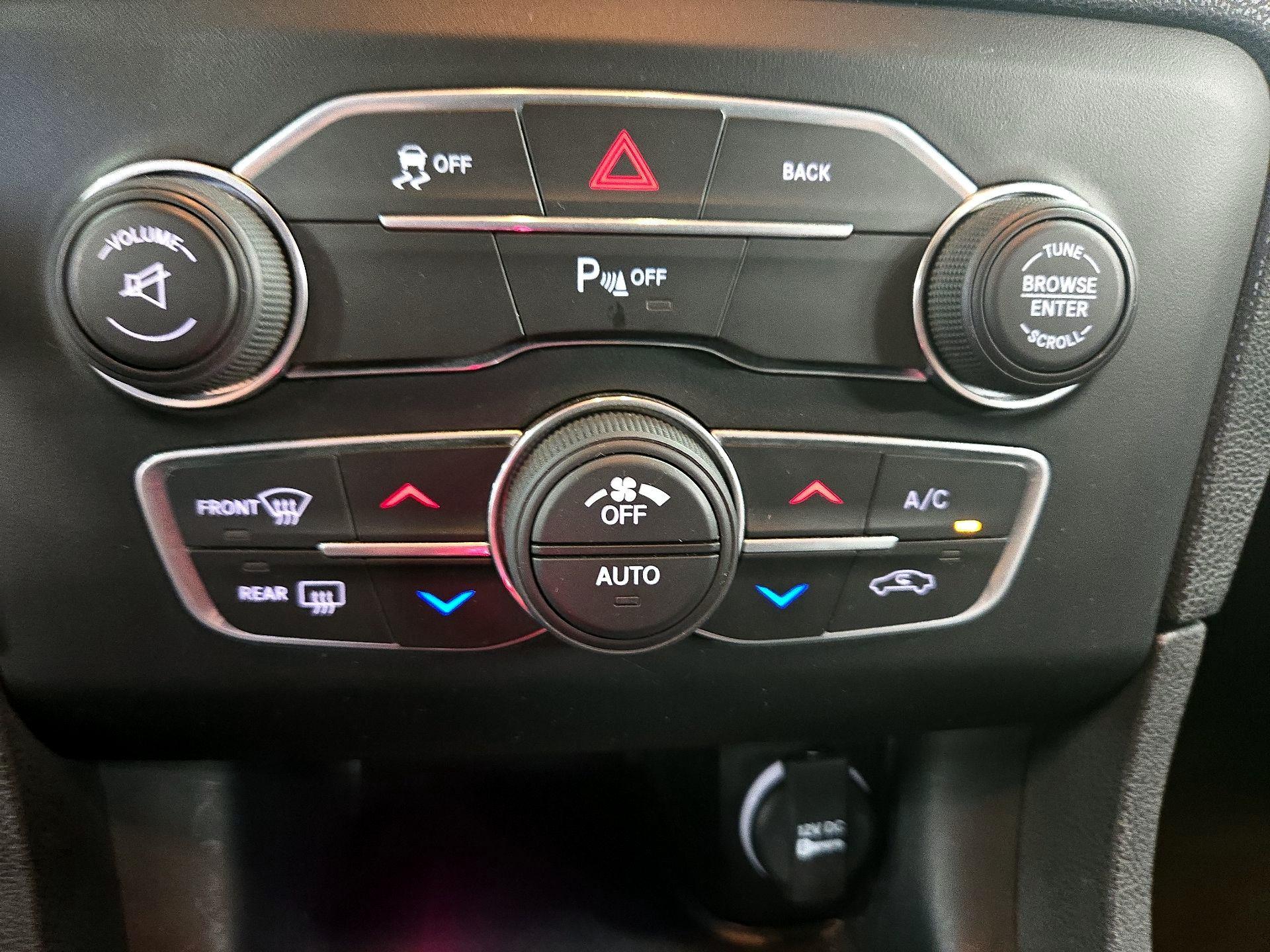 Thumbnail: 2016 Dodge Charger - 16