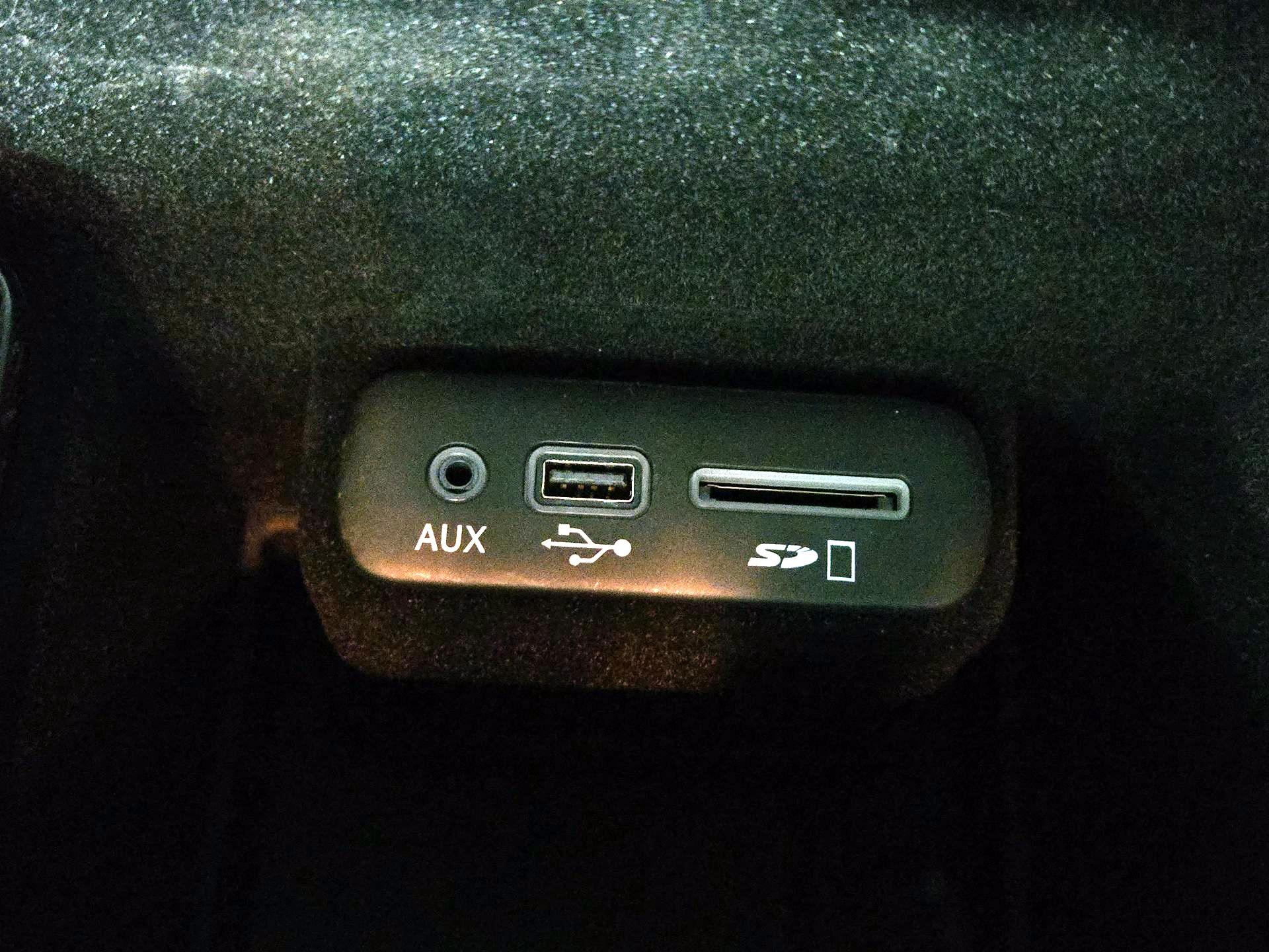 Thumbnail: 2016 Dodge Charger - 18