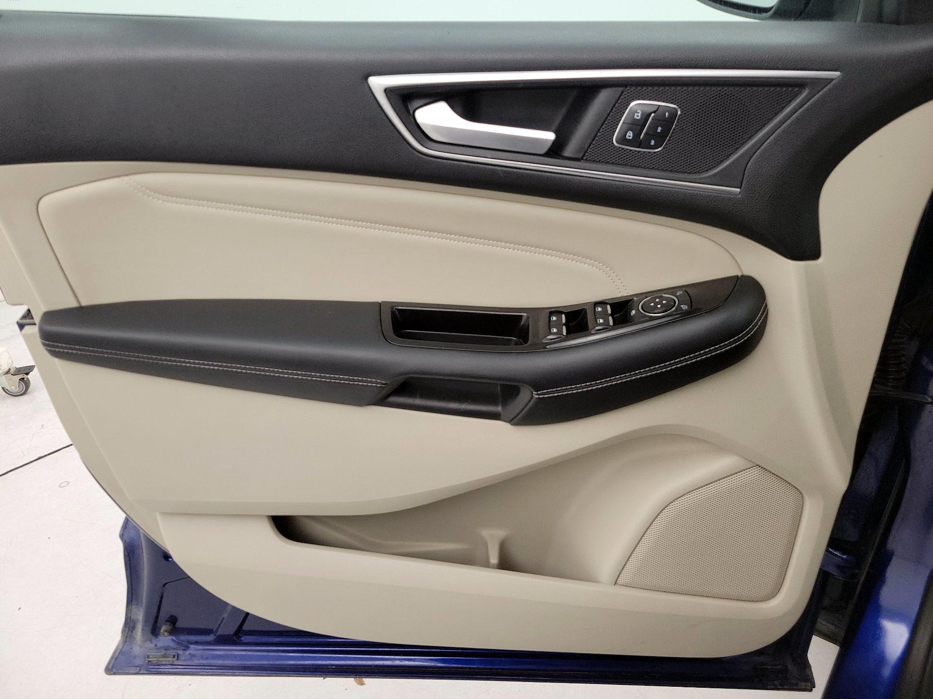 Thumbnail: 2015 Ford Edge - 12