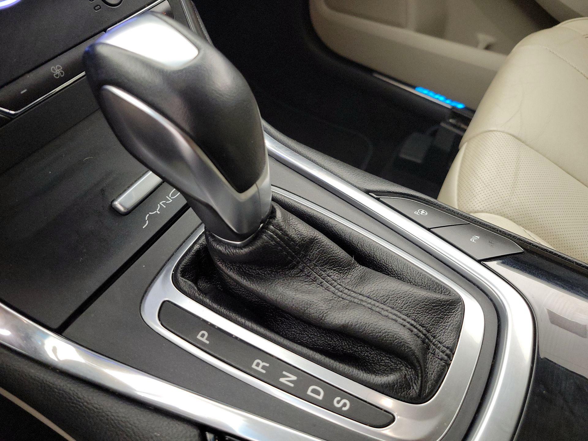 Thumbnail: 2015 Ford Edge - 18