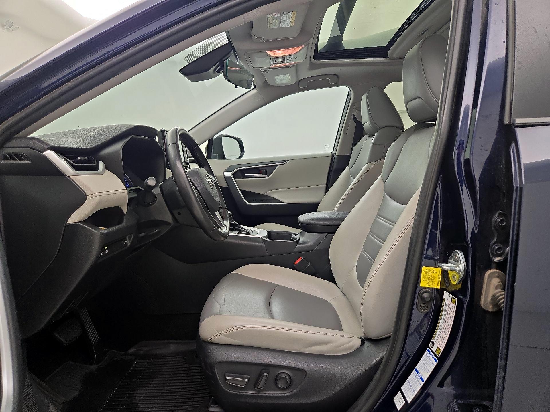 Thumbnail: 2019 Toyota RAV4 - 11