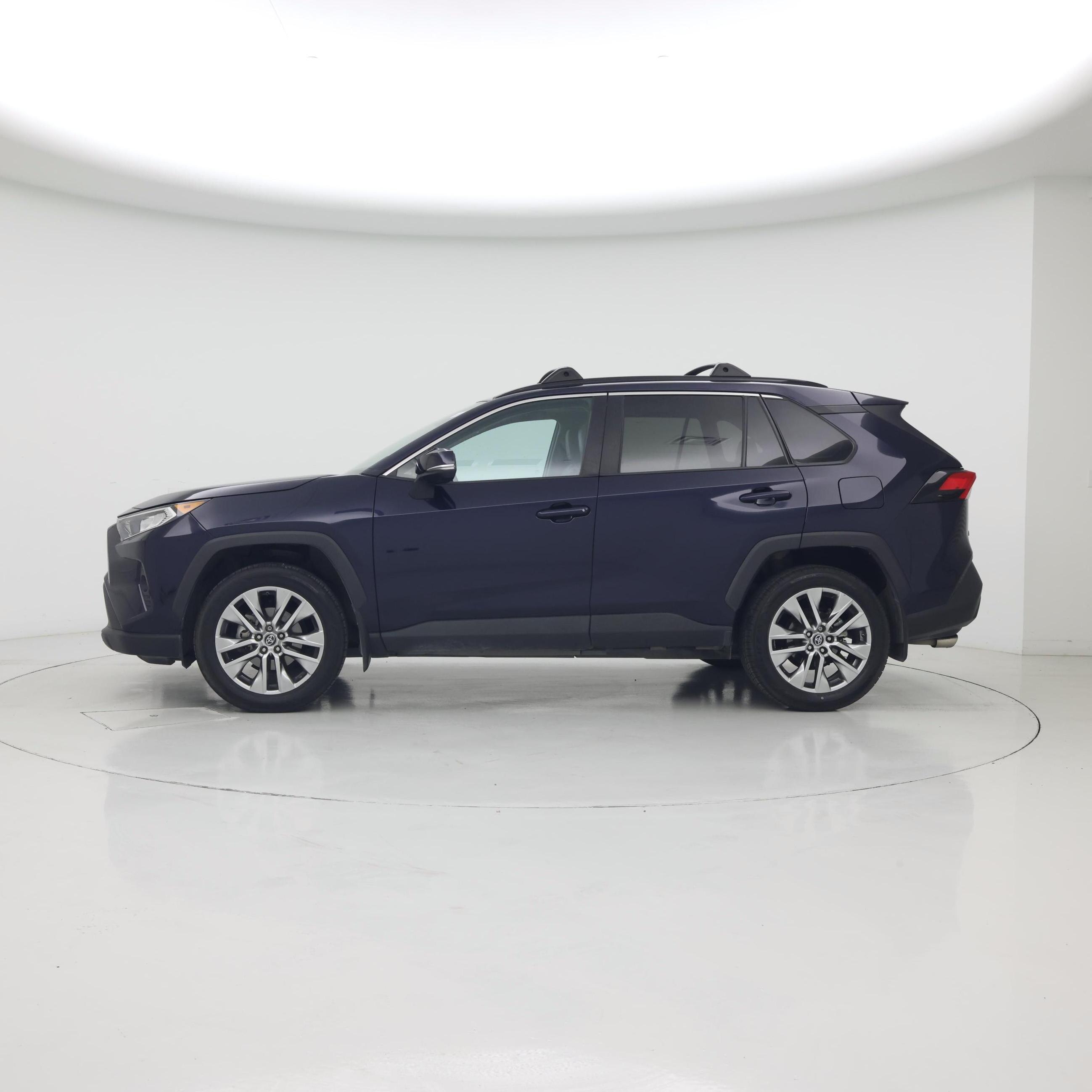Thumbnail: 2019 Toyota RAV4 - 3
