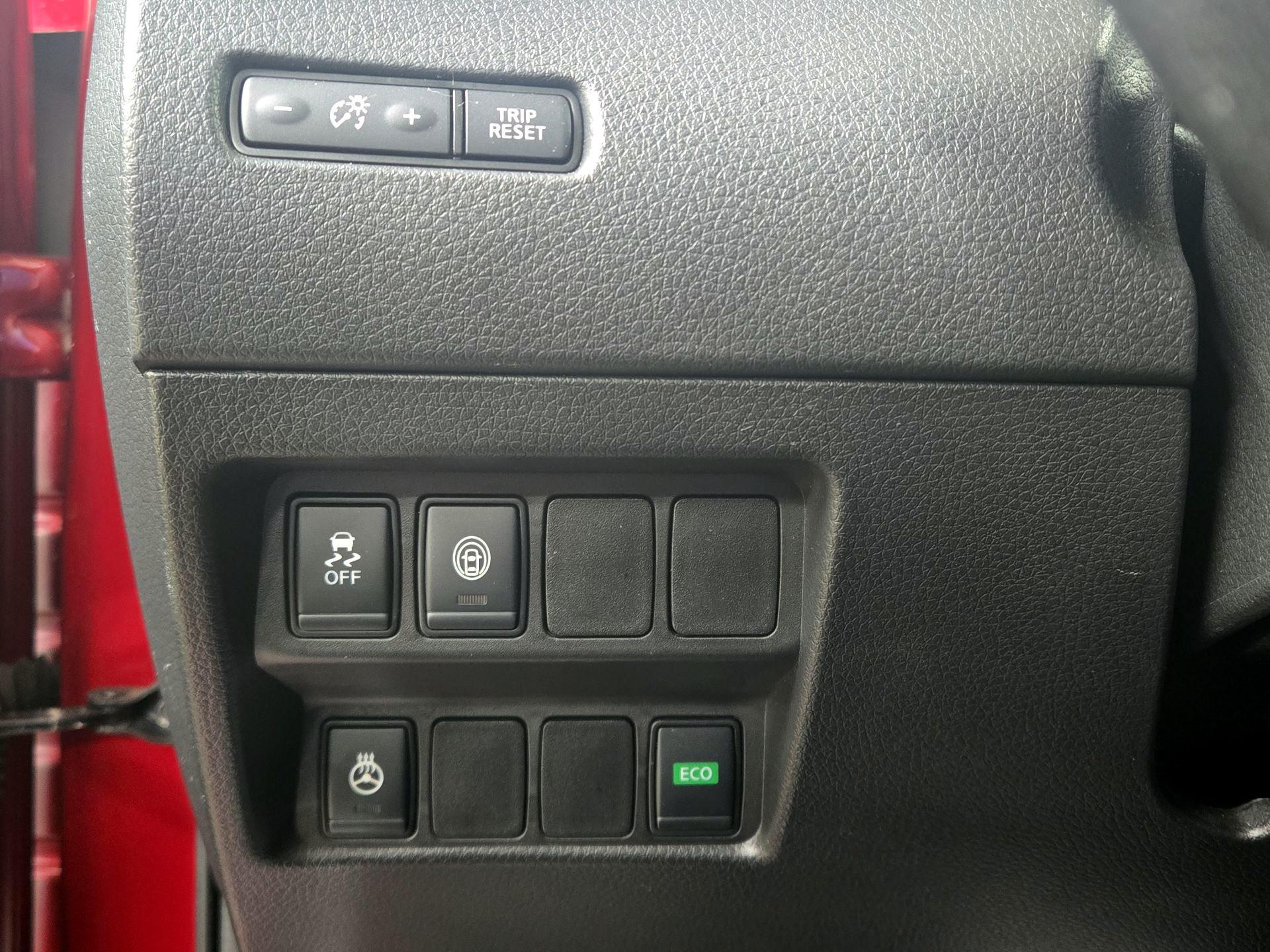 Thumbnail: 2018 Nissan Rogue Sport - 13