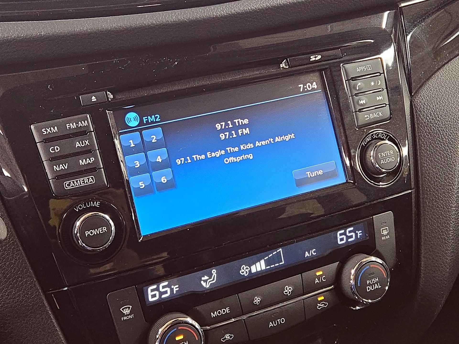 Thumbnail: 2018 Nissan Rogue Sport - 16