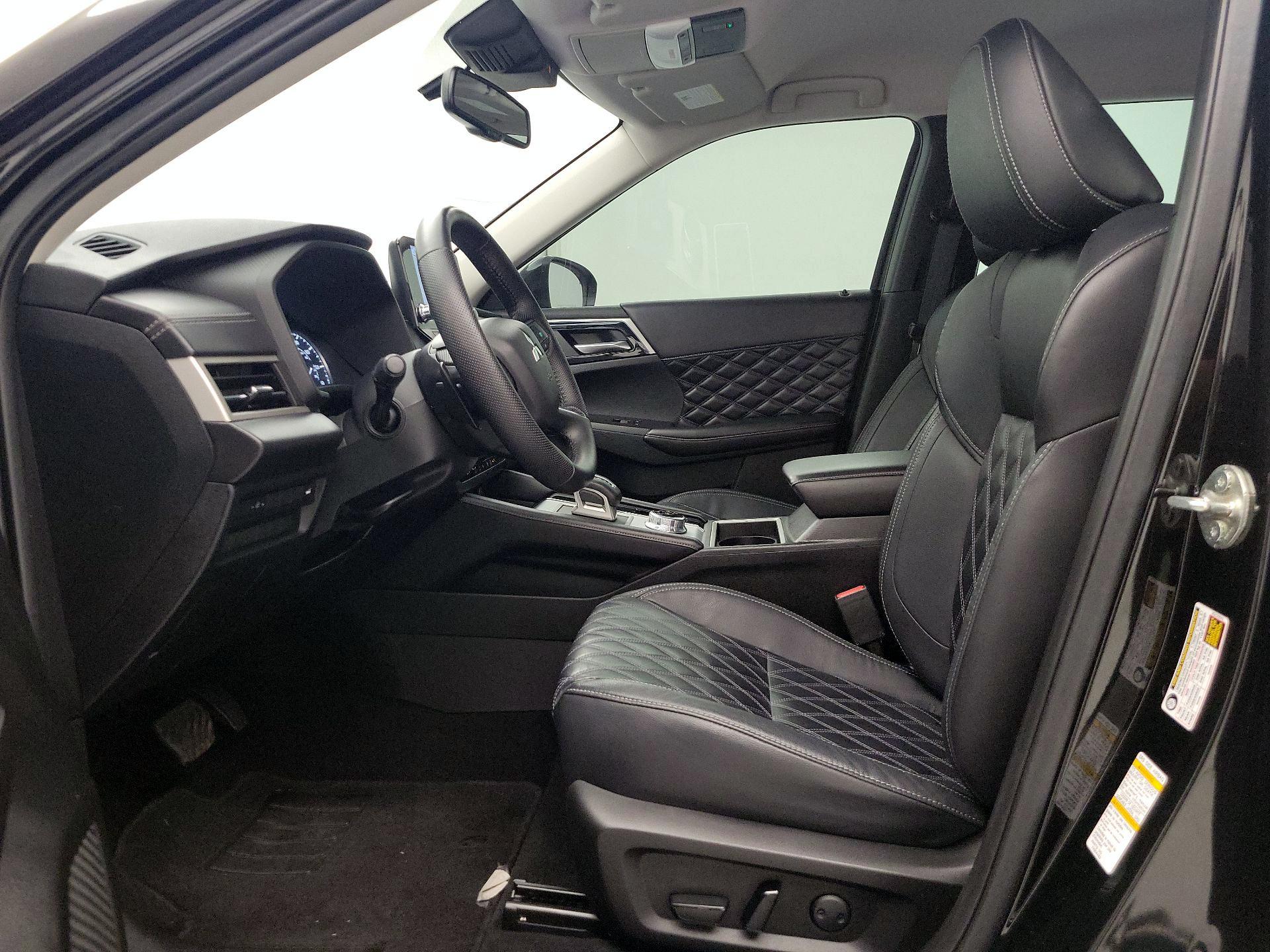 Thumbnail: 2022 Mitsubishi Outlander - 11