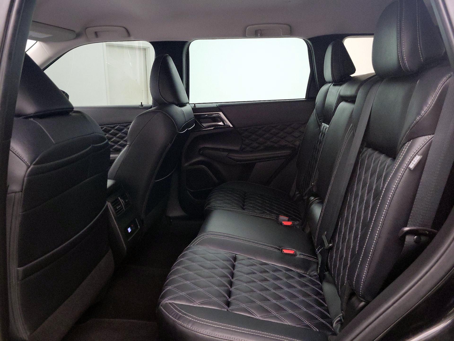 Thumbnail: 2022 Mitsubishi Outlander - 20