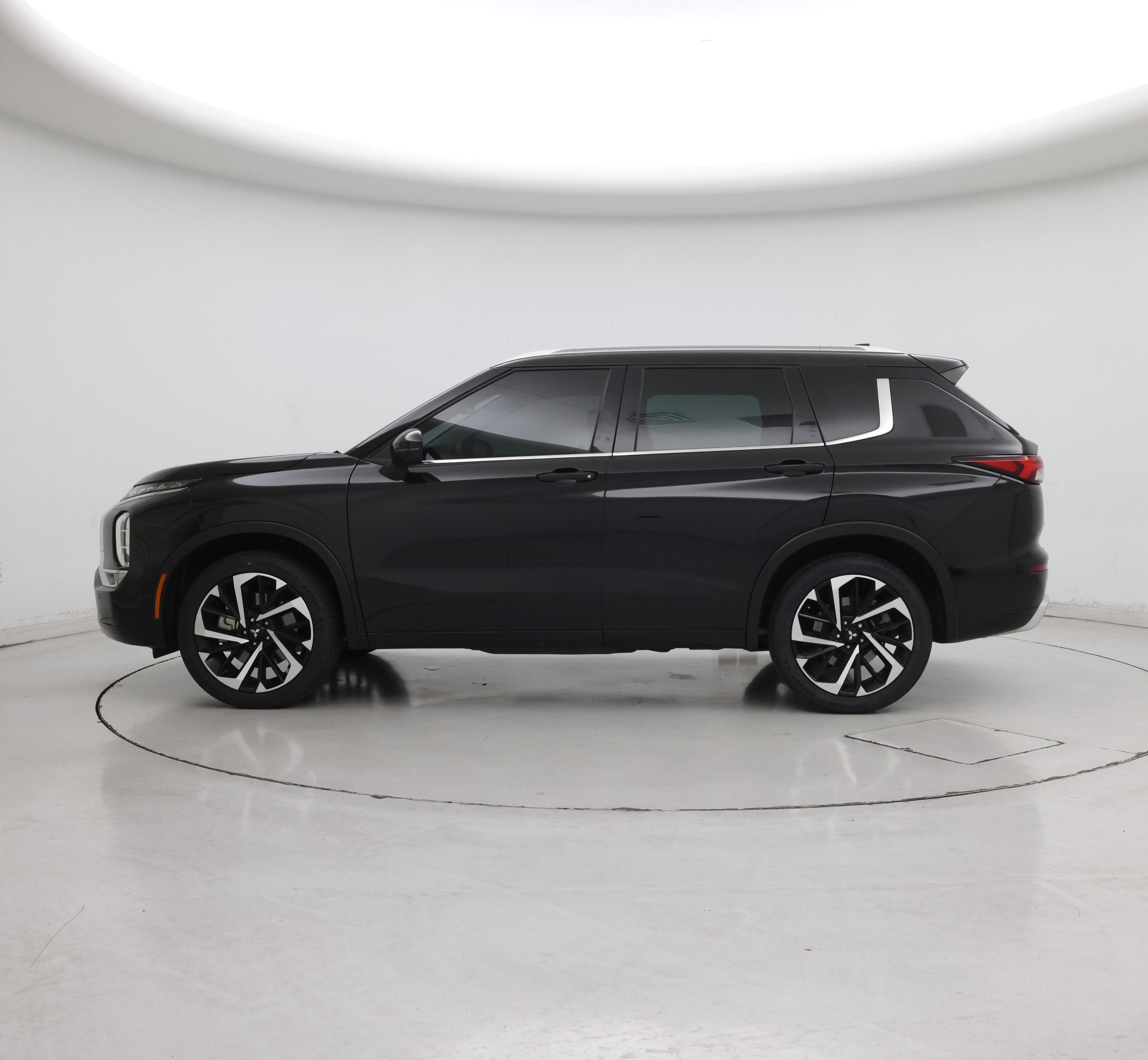 Thumbnail: 2022 Mitsubishi Outlander - 3