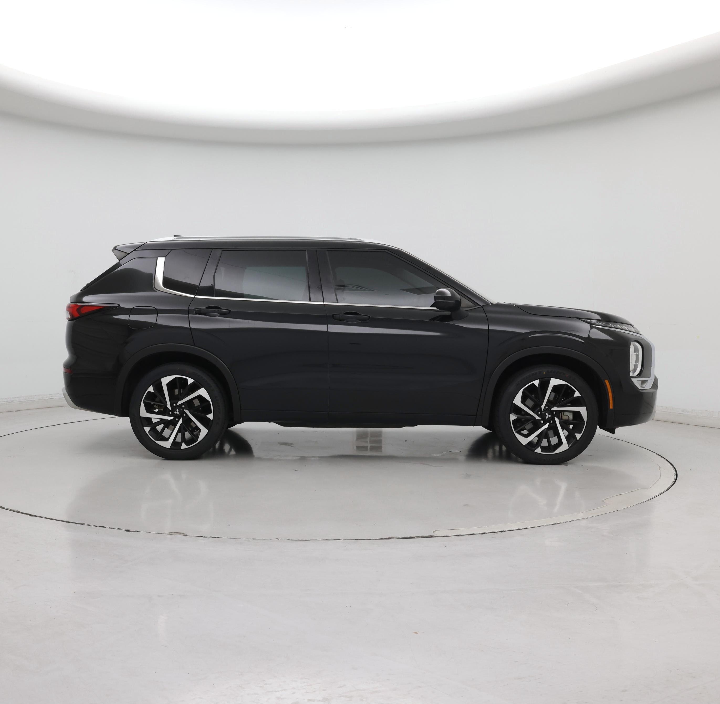Thumbnail: 2022 Mitsubishi Outlander - 7