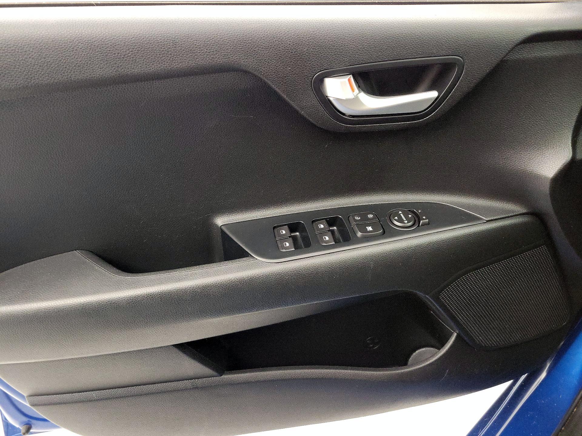 Thumbnail: 2022 Kia Rio - 12