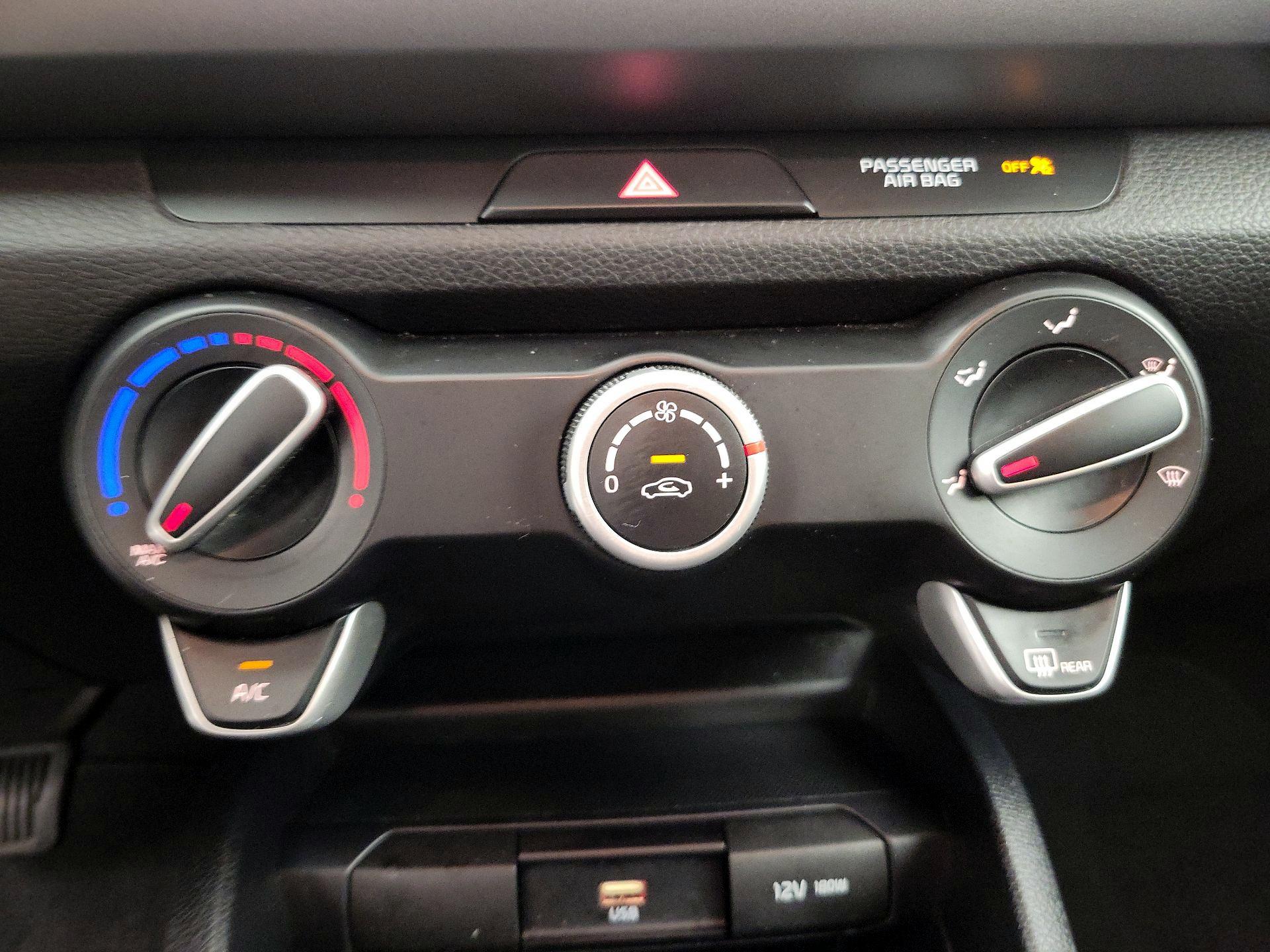 Thumbnail: 2022 Kia Rio - 16