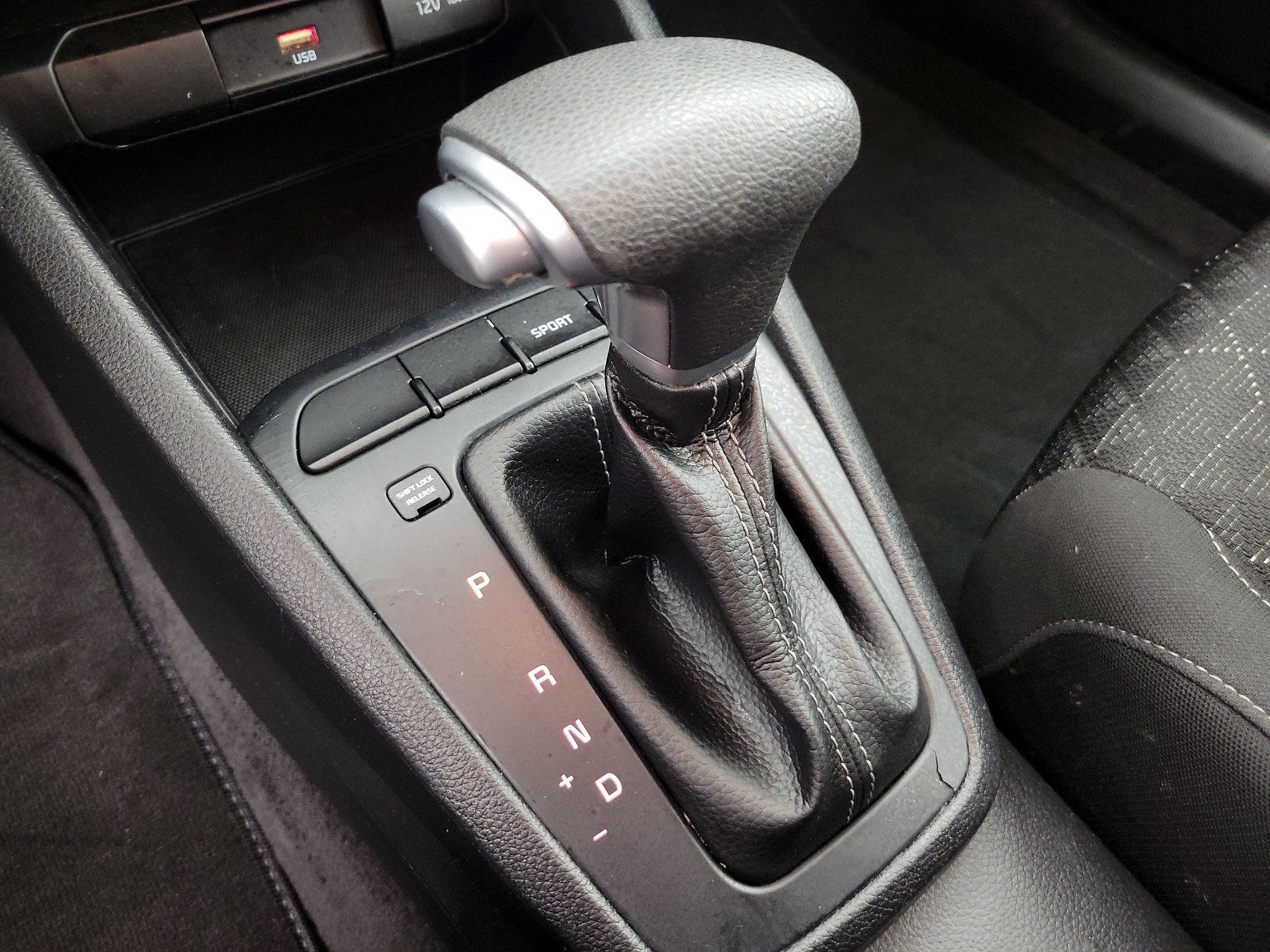 Thumbnail: 2022 Kia Rio - 17