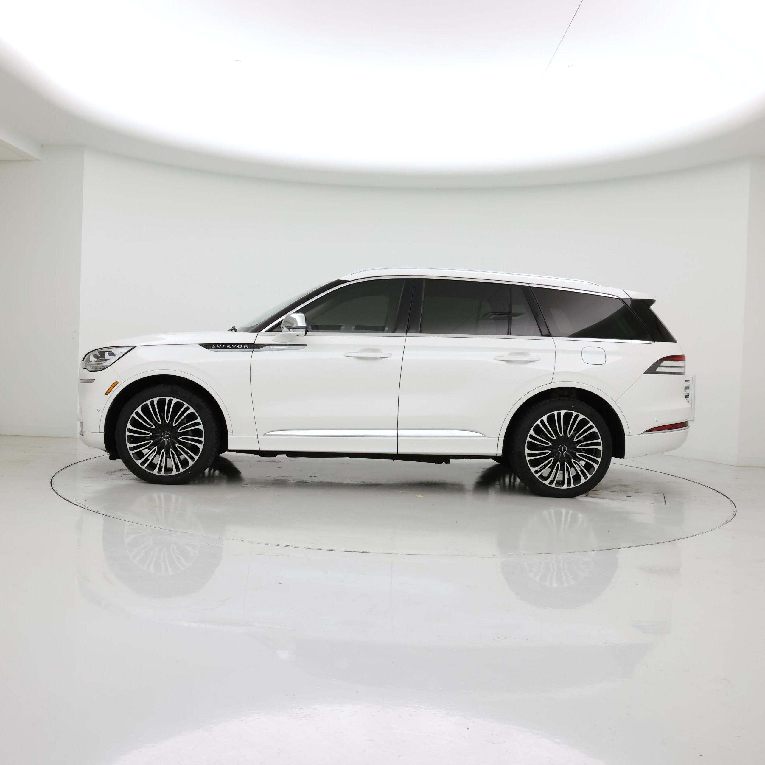 Thumbnail: 2022 Lincoln Aviator - 3
