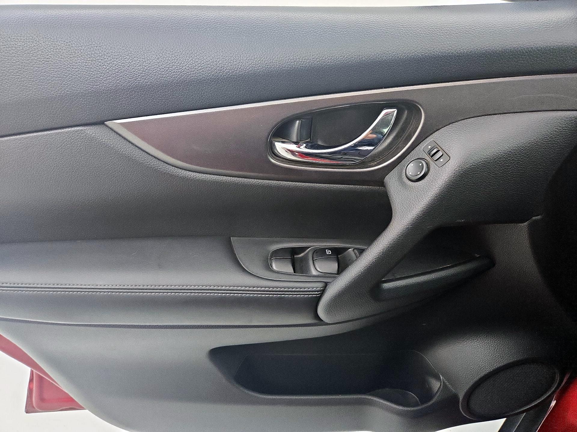 Thumbnail: 2016 Nissan Rogue - 12