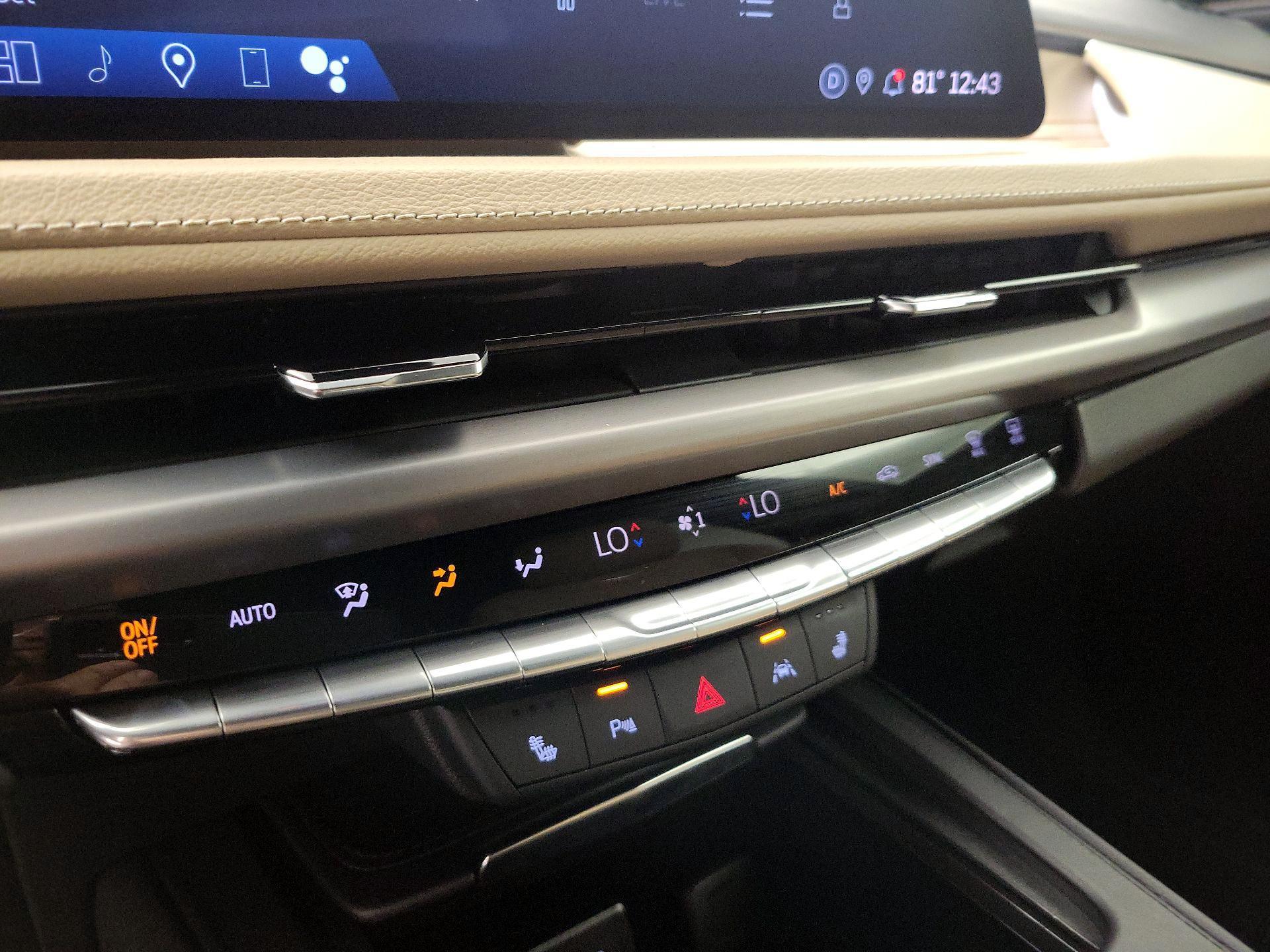 Thumbnail: 2025 Cadillac XT4 - 16