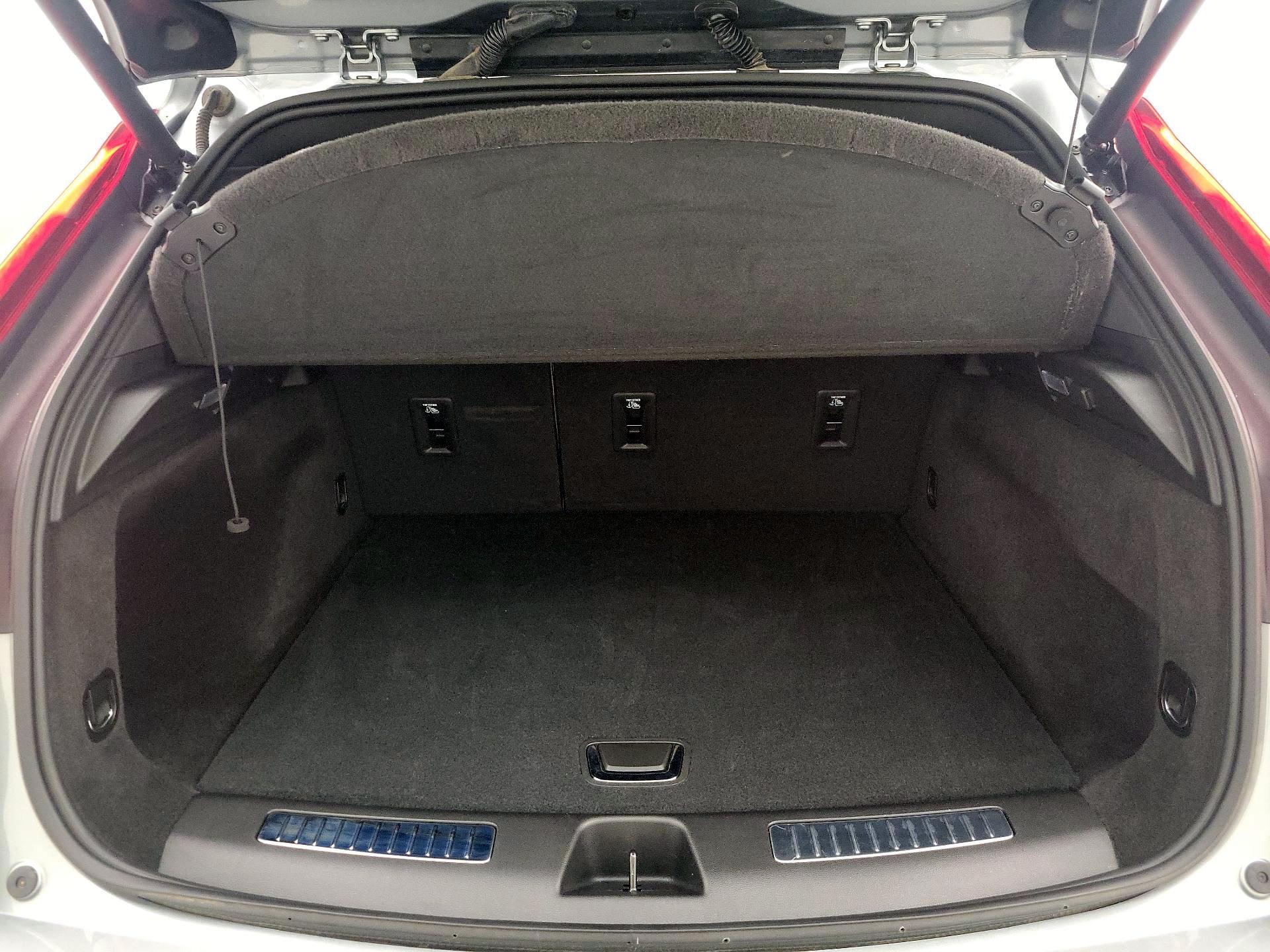 Thumbnail: 2025 Cadillac XT4 - 20