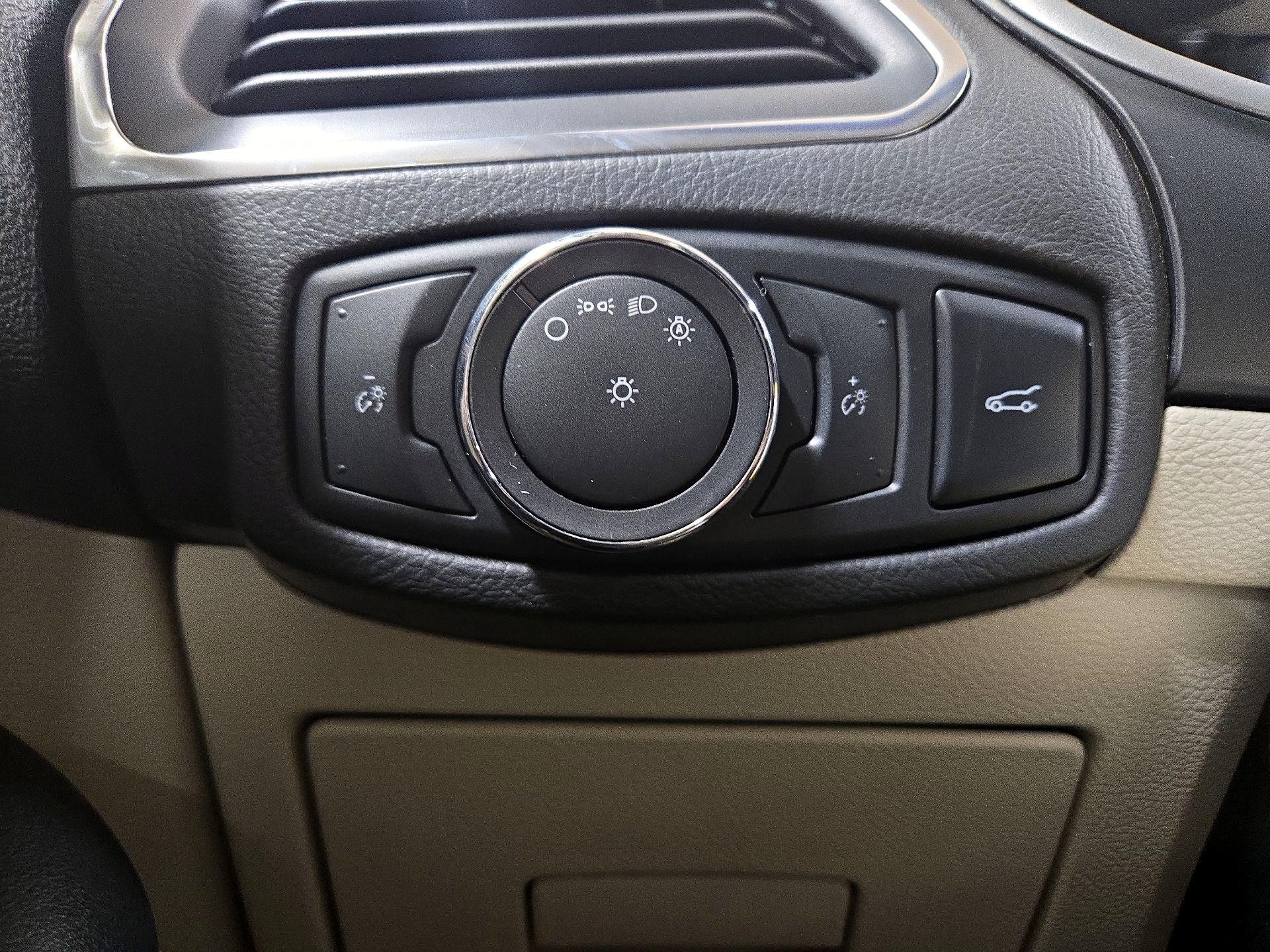 Thumbnail: 2015 Ford Edge - 13