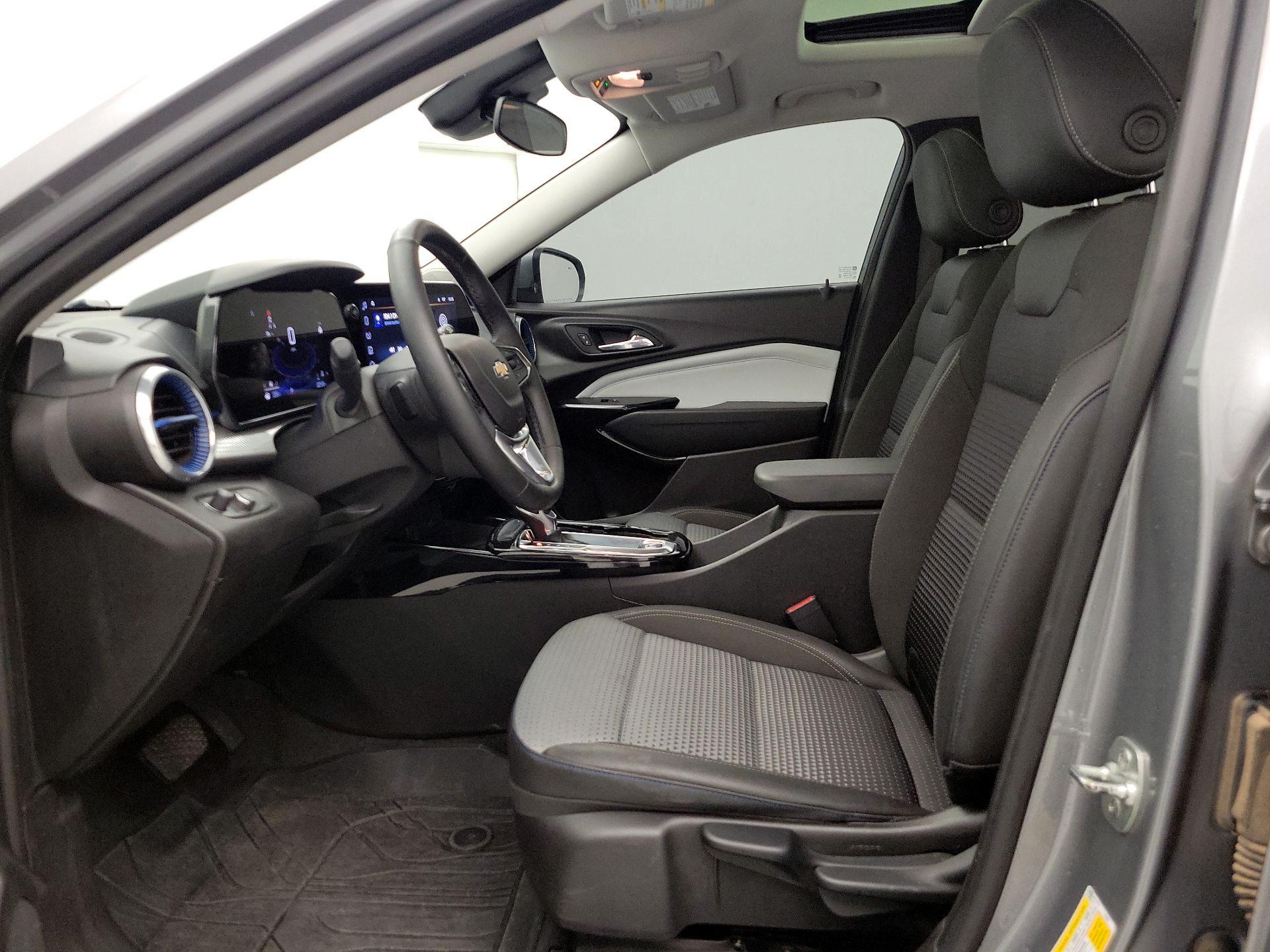 Thumbnail: 2025 Chevrolet Trax - 11