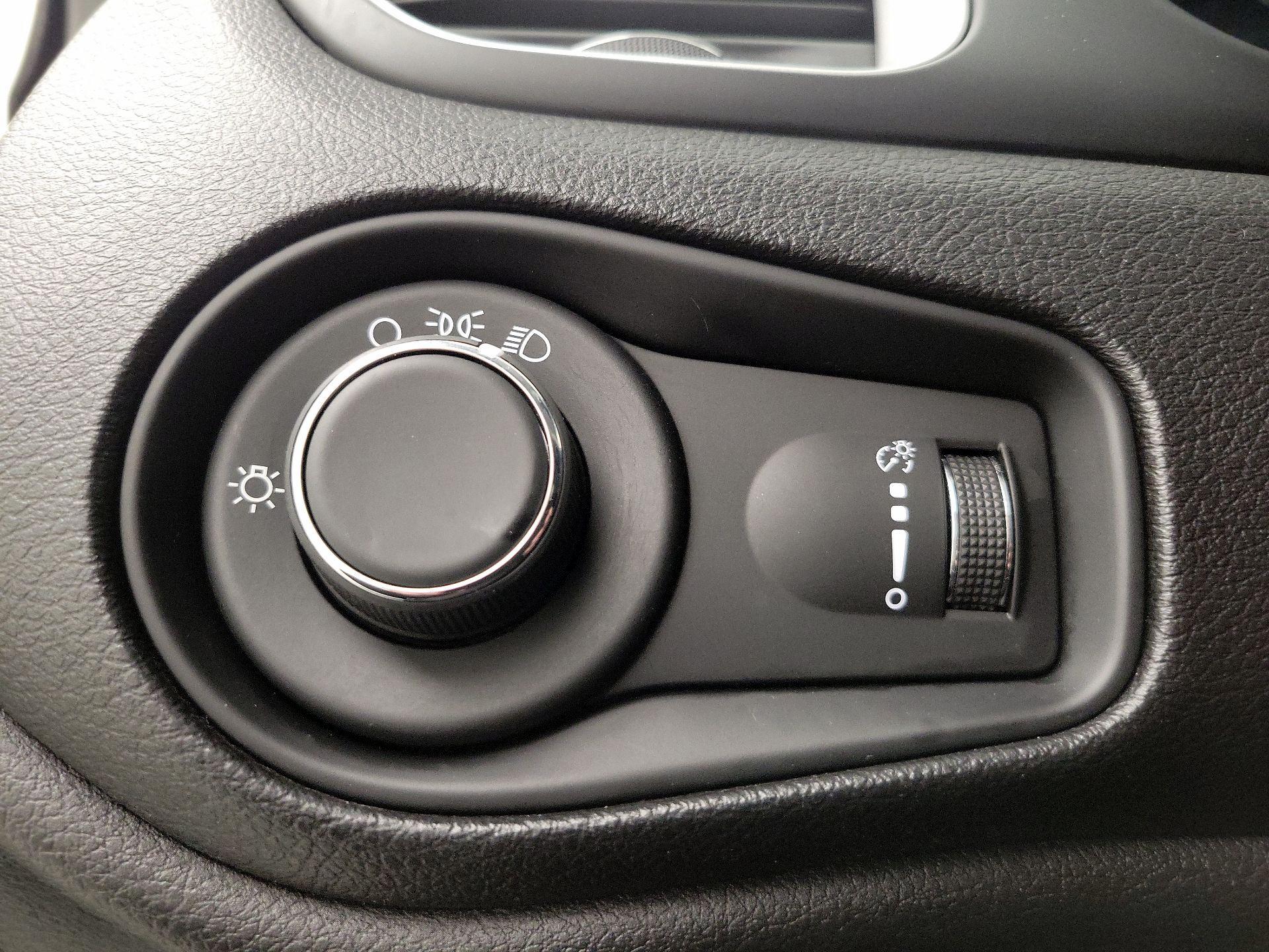 Thumbnail: 2020 Jeep Renegade - 13