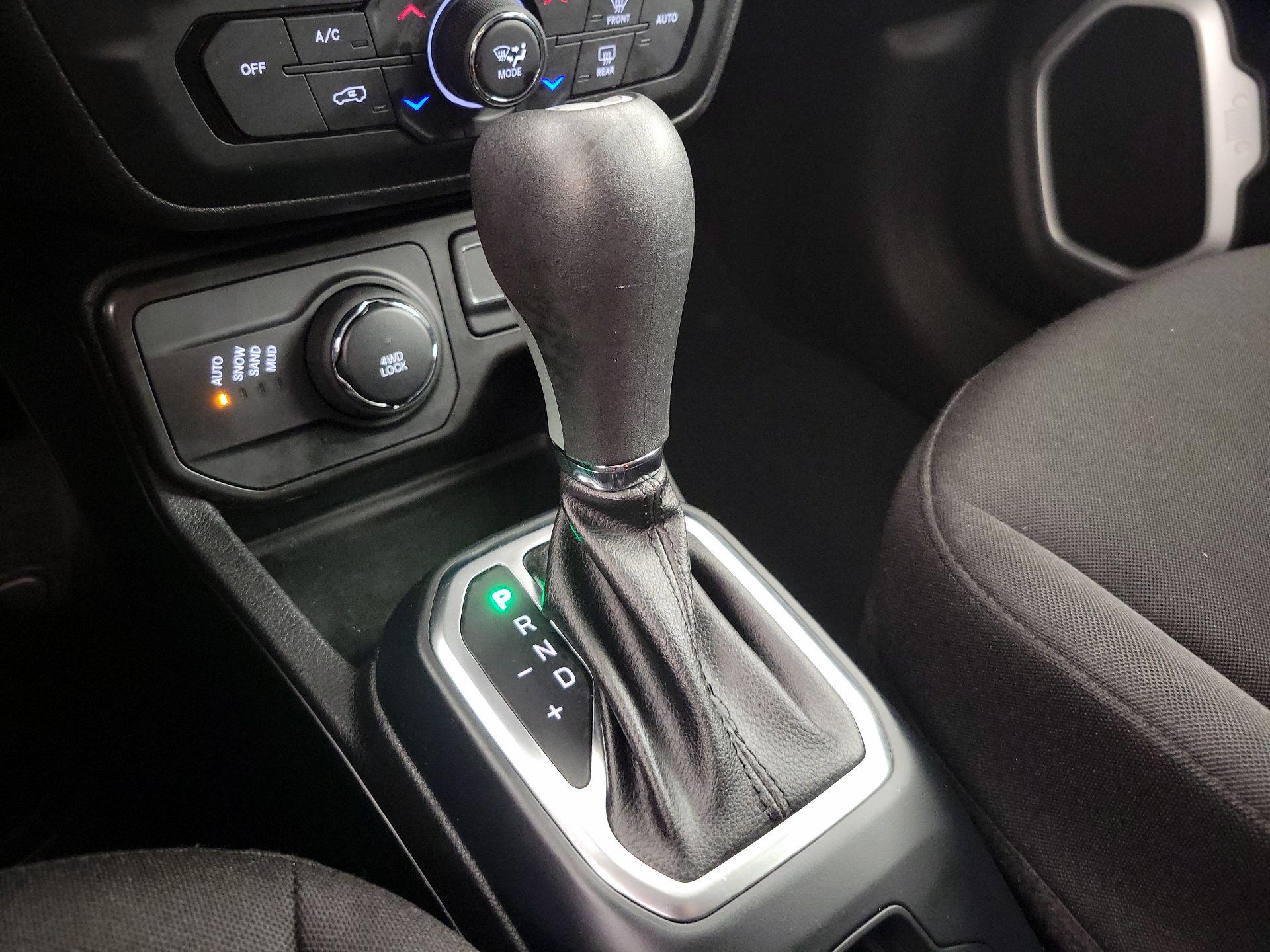 Thumbnail: 2020 Jeep Renegade - 17