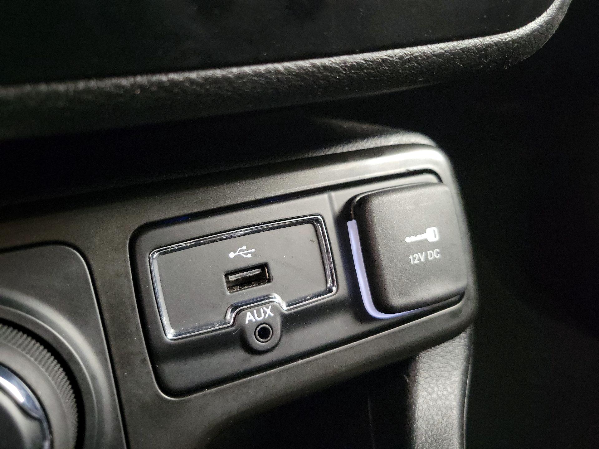 Thumbnail: 2020 Jeep Renegade - 18