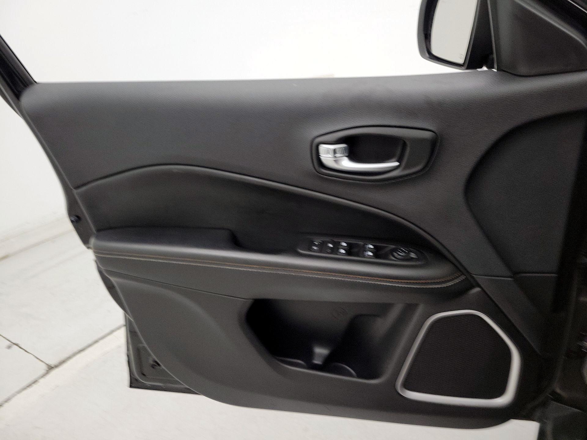 Thumbnail: 2021 Jeep Compass - 12