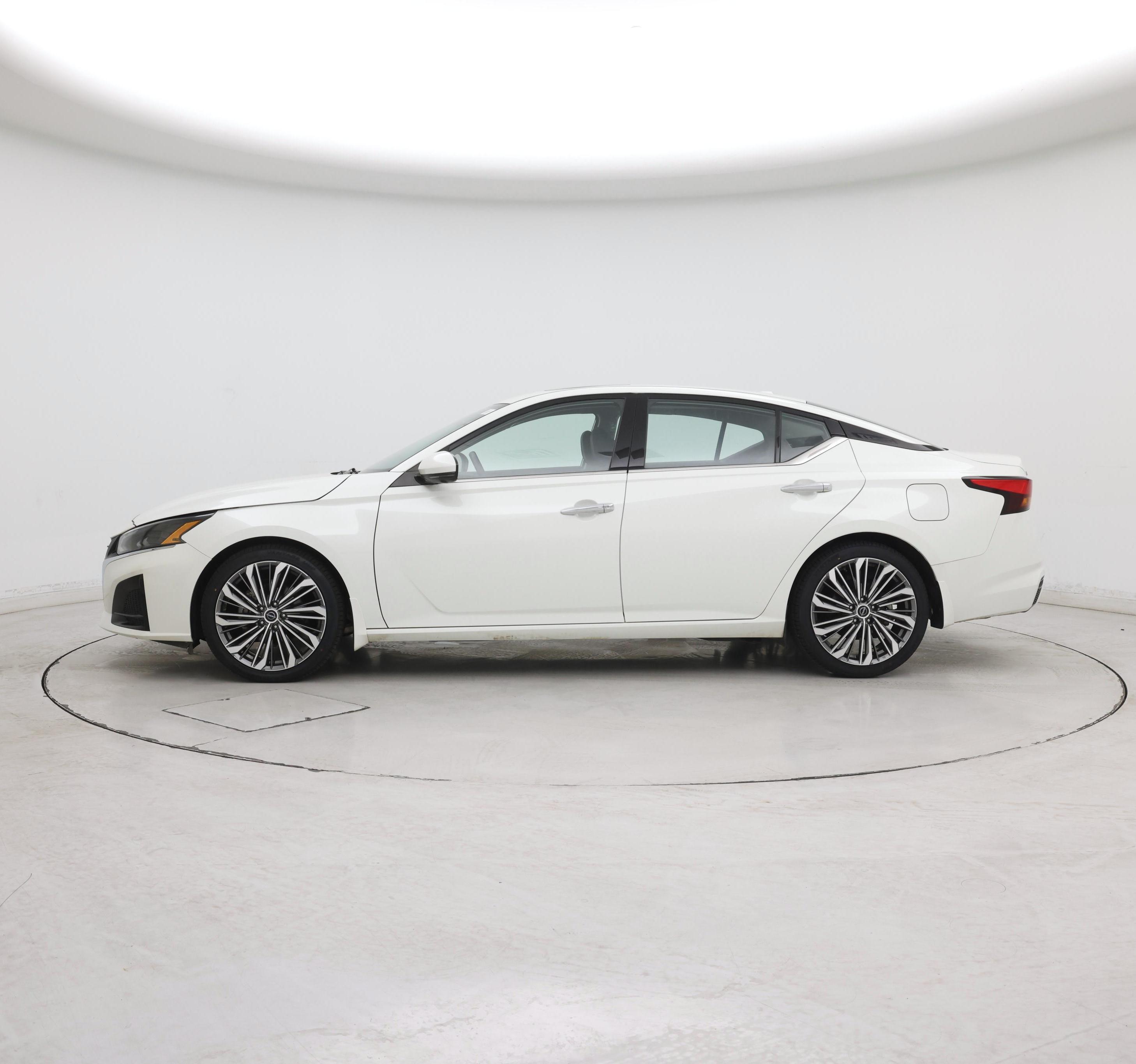 Thumbnail: 2023 Nissan Altima - 3