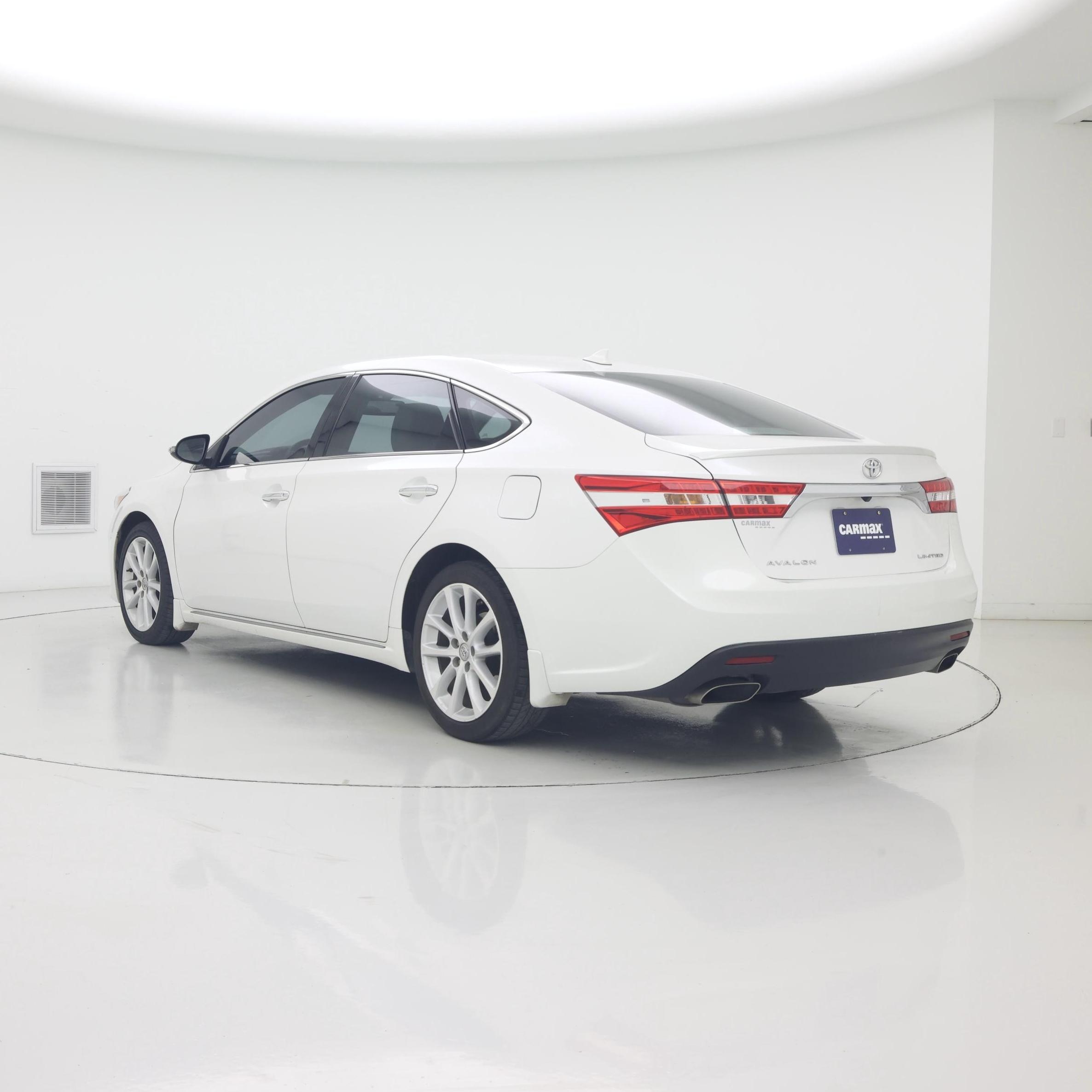 Thumbnail: 2015 Toyota Avalon - 2