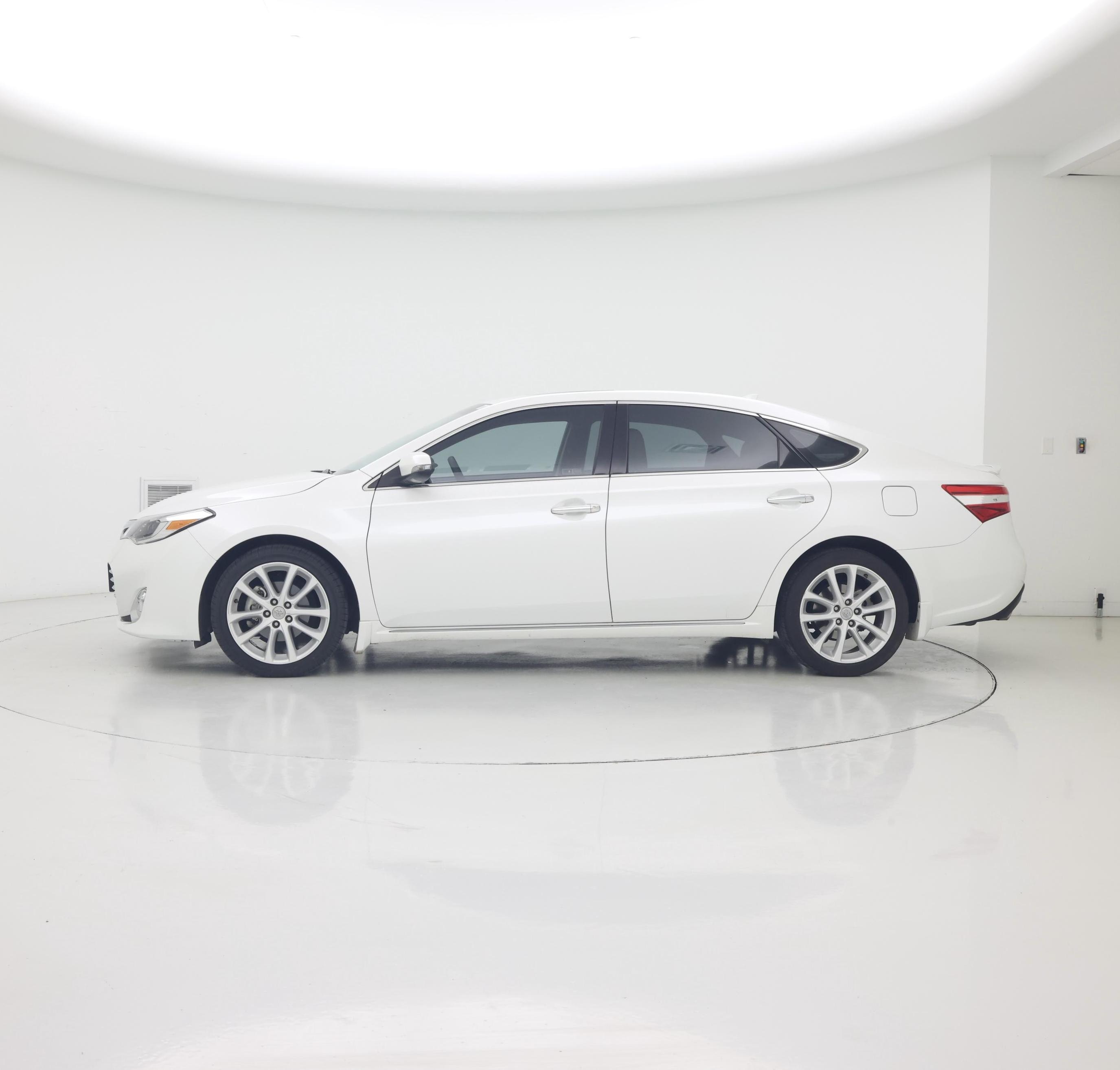 Thumbnail: 2015 Toyota Avalon - 3