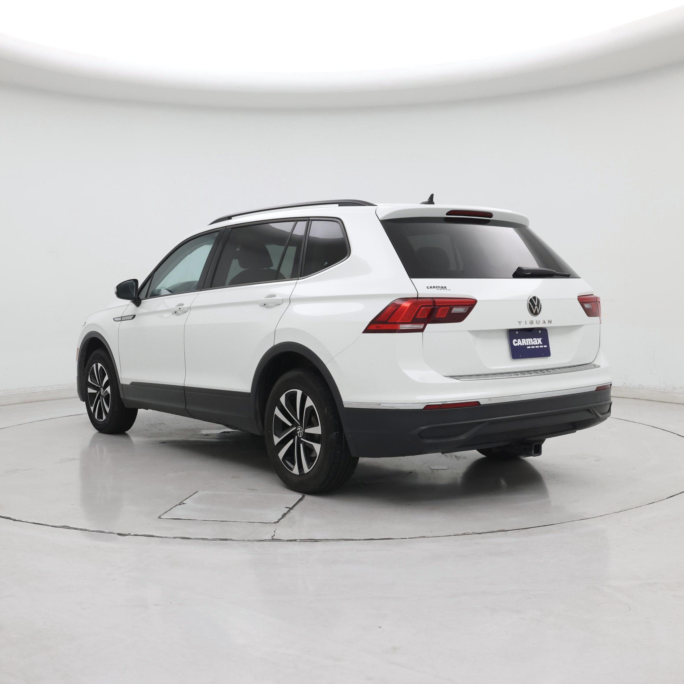 Thumbnail: 2022 Volkswagen Tiguan - 2